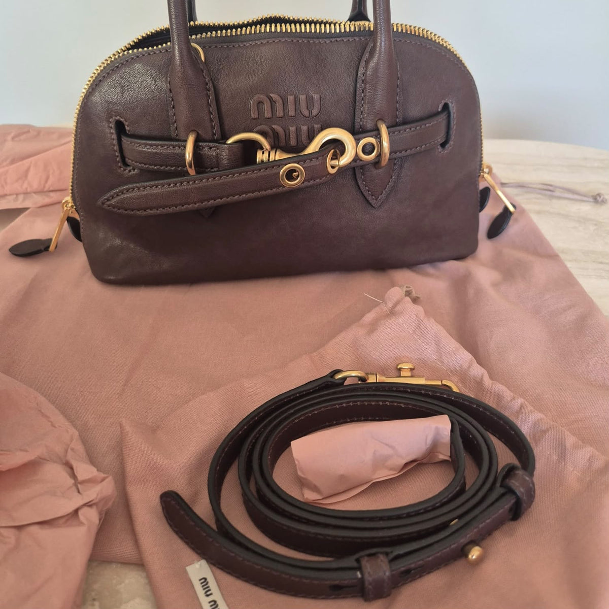 Miu Miu aventure in pelle marrone