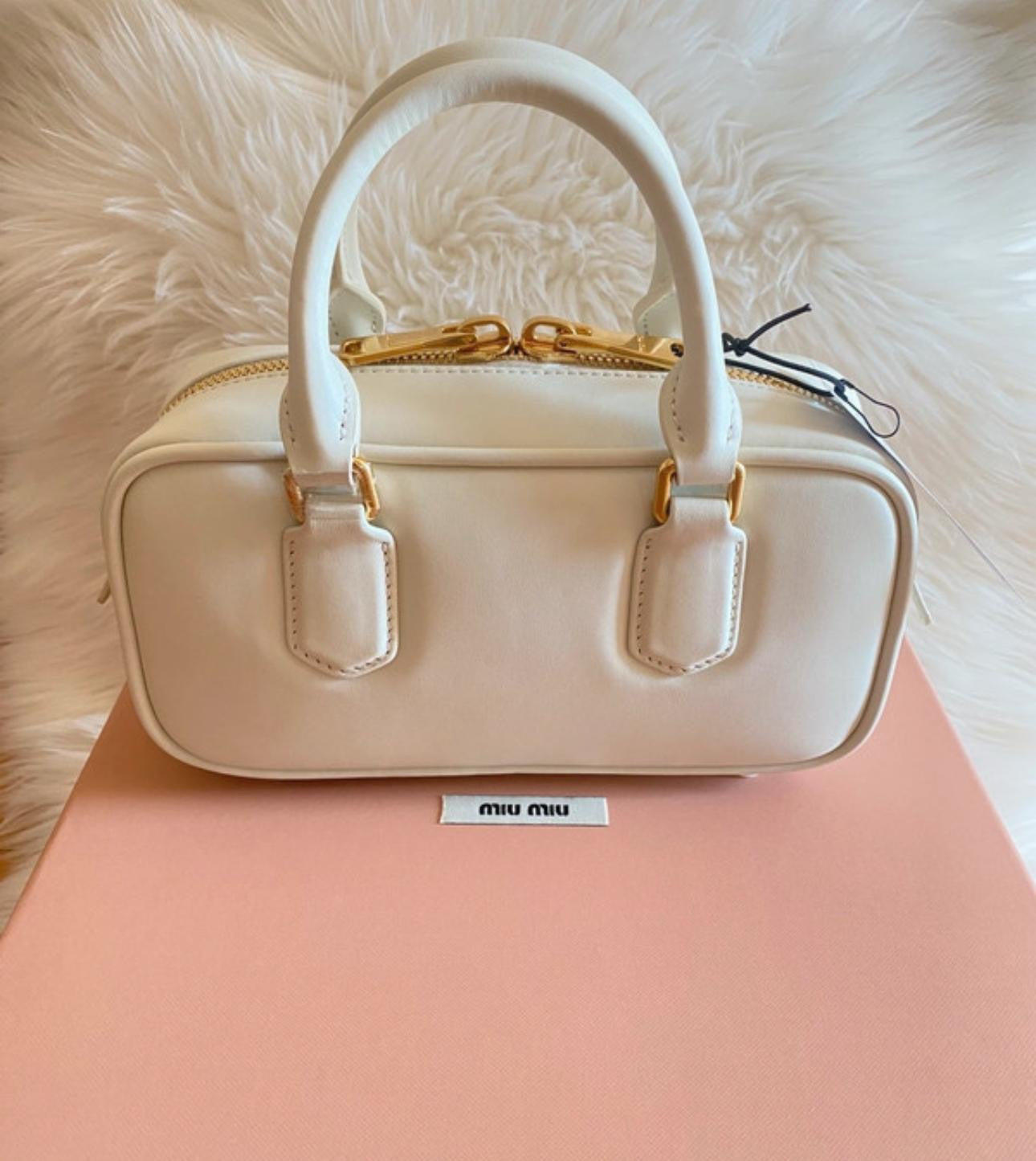 Miu Miu Mini Borsa Arcadie in Pelle "Talco”