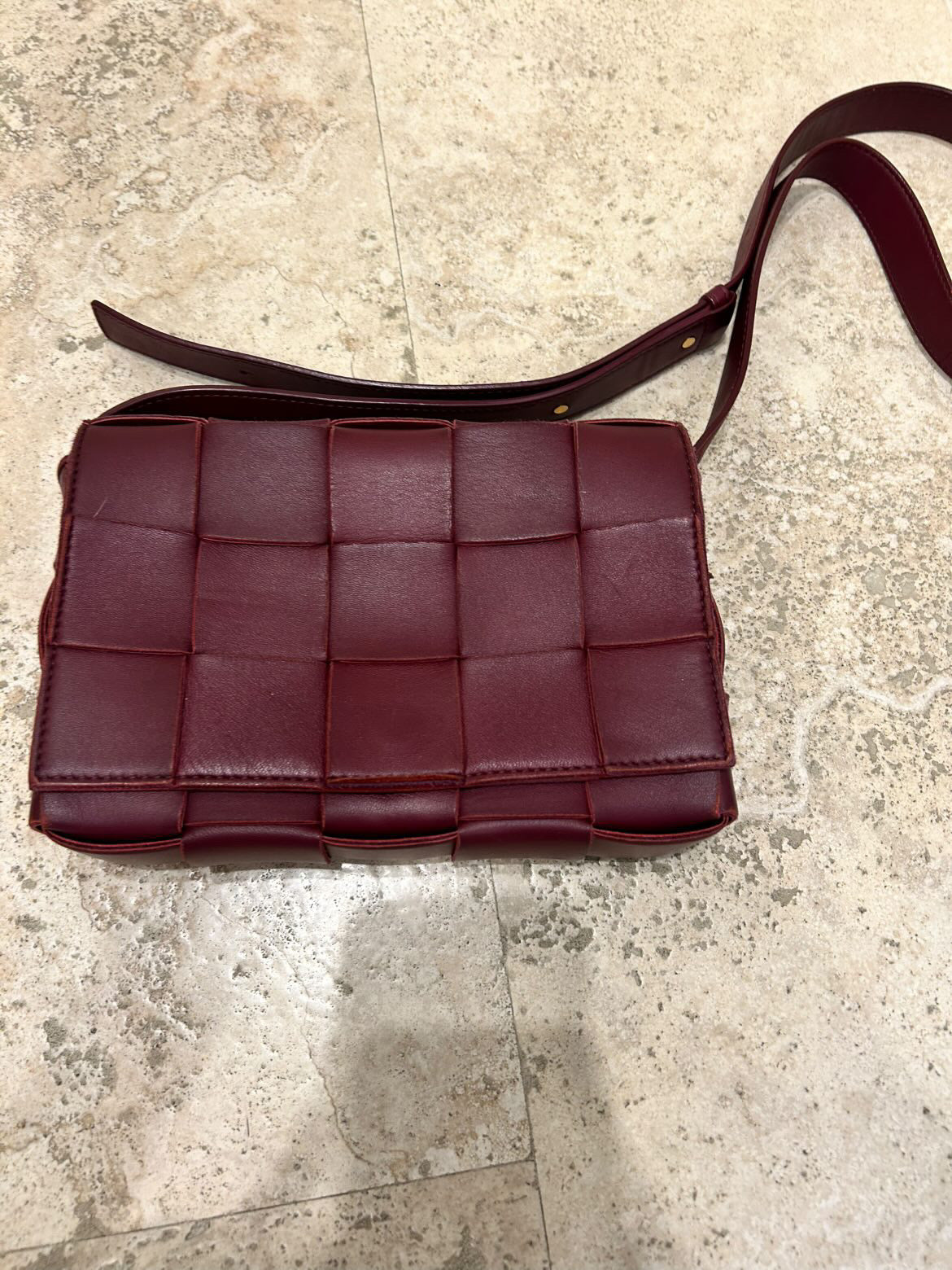 Bottega Veneta Cassette — Borsa in Pelle Bordeaux