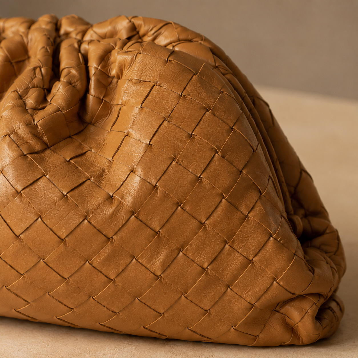 Bottega Veneta Maxi Pouch color marrone