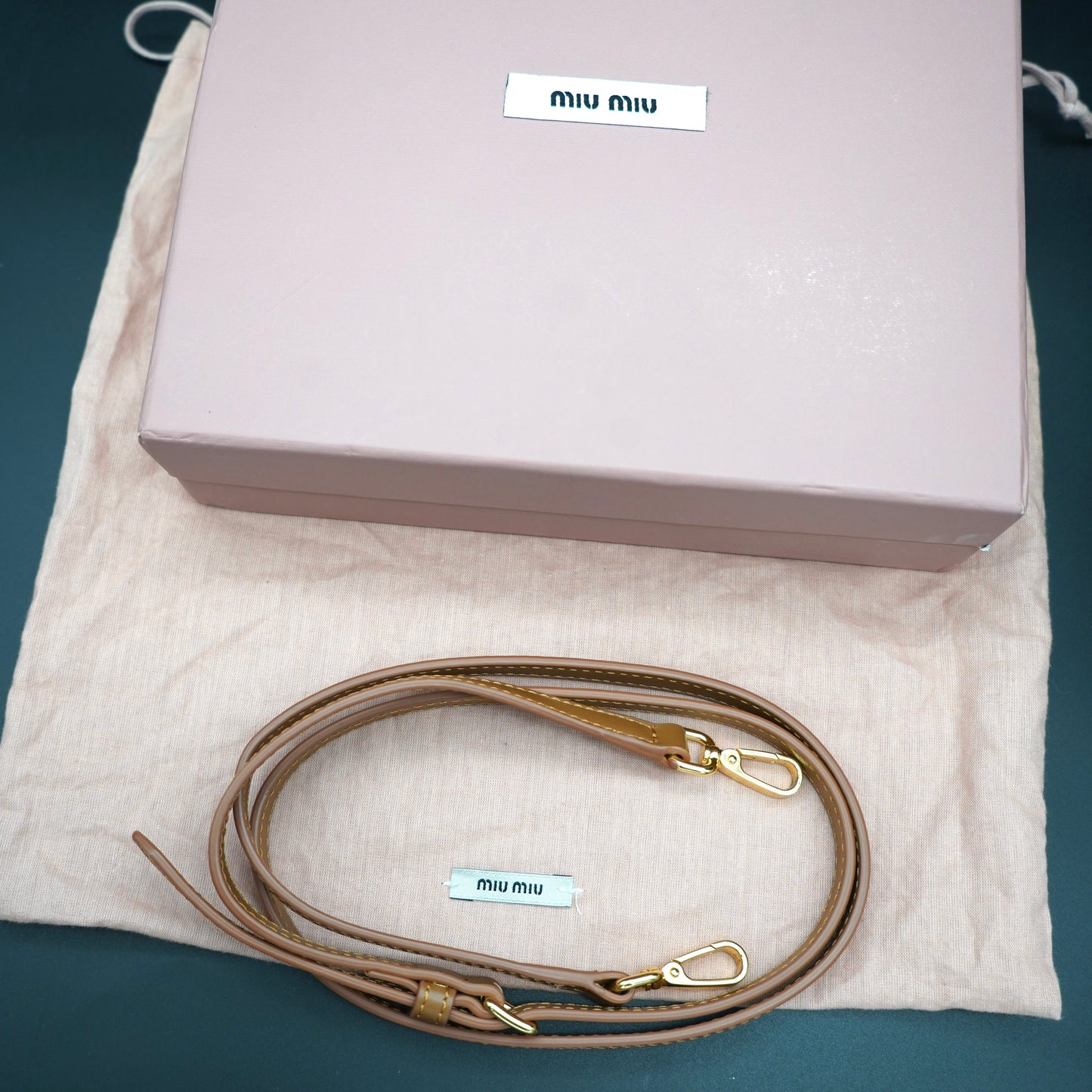 Miu Miu Borsa Arcadie Regular in Pelle Camel