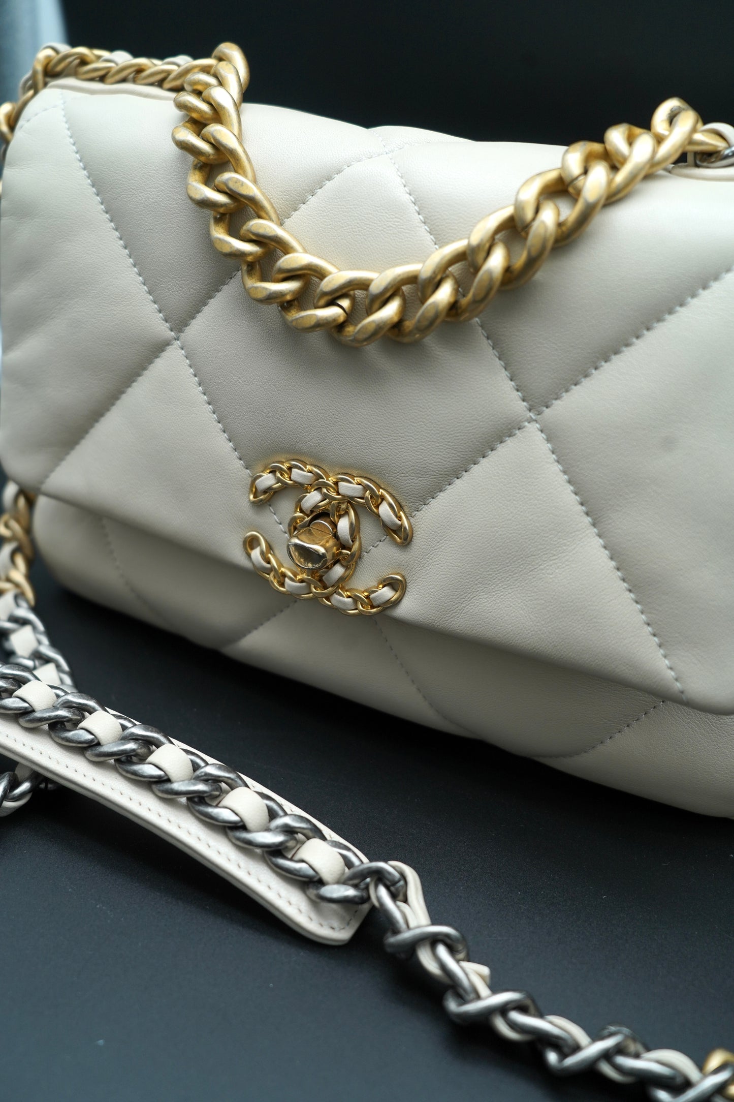 Chanel 19 Borsa in Pelle di Agnello - Beige