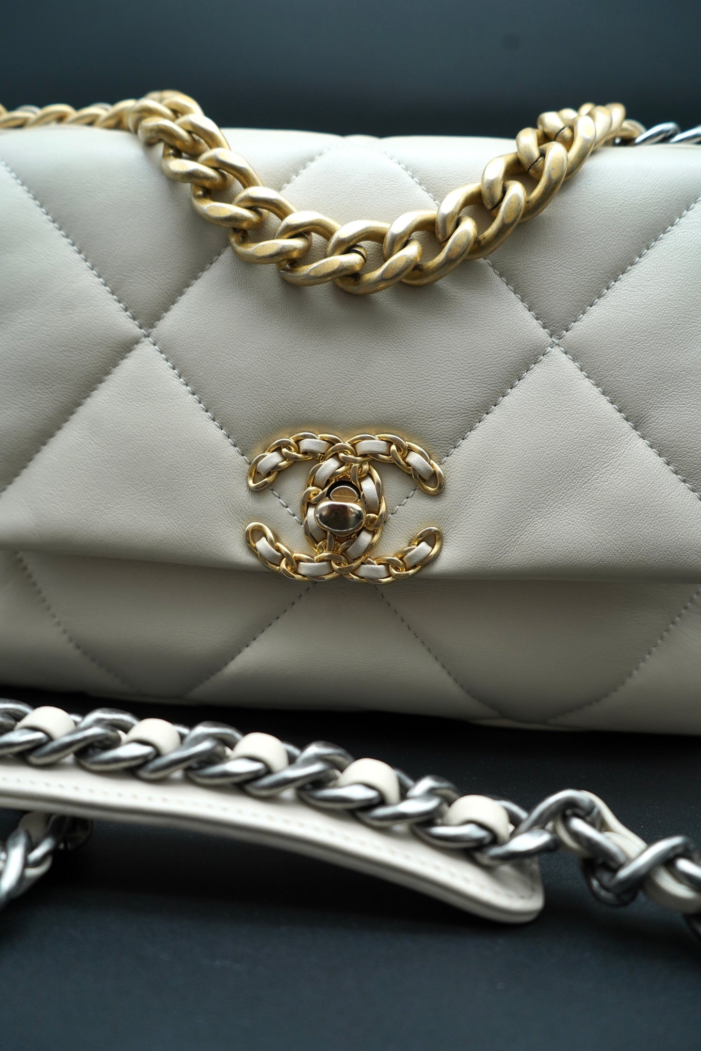 Chanel 19 Borsa in Pelle di Agnello - Beige