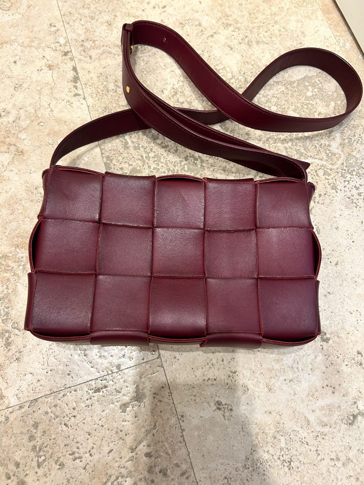 Bottega Veneta Cassette — Borsa in Pelle Bordeaux
