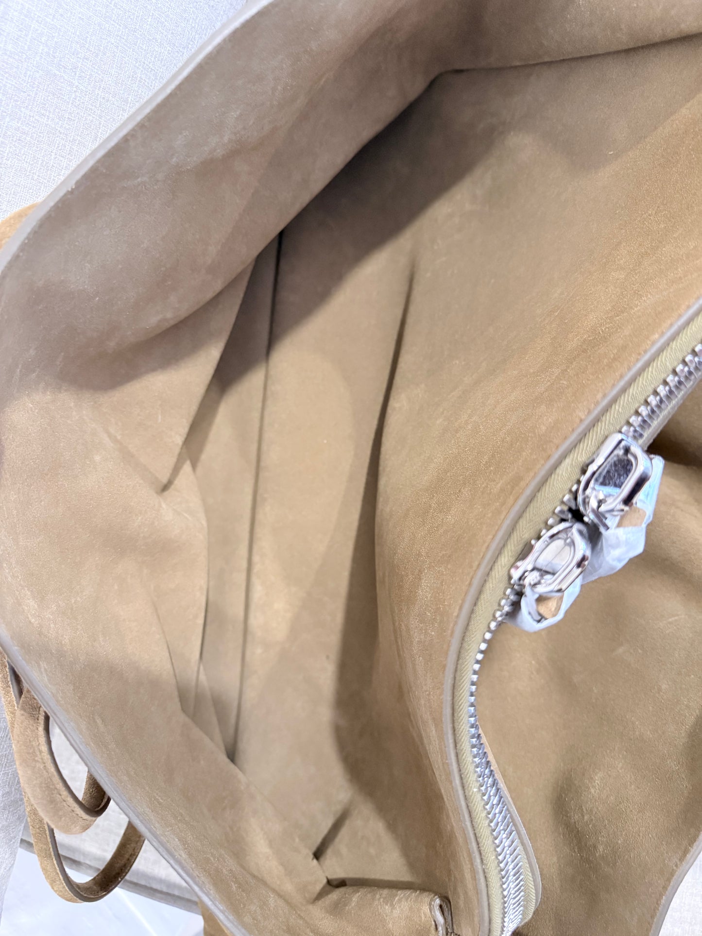The Attico La Passeggiata in pelle scamosciata Beige Large