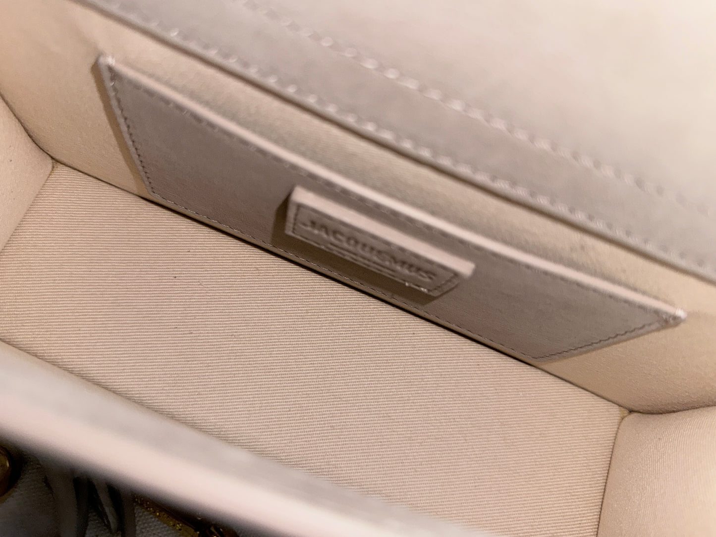 Jacquemus Le Grand Bambino in camoscio- Colore Tortora