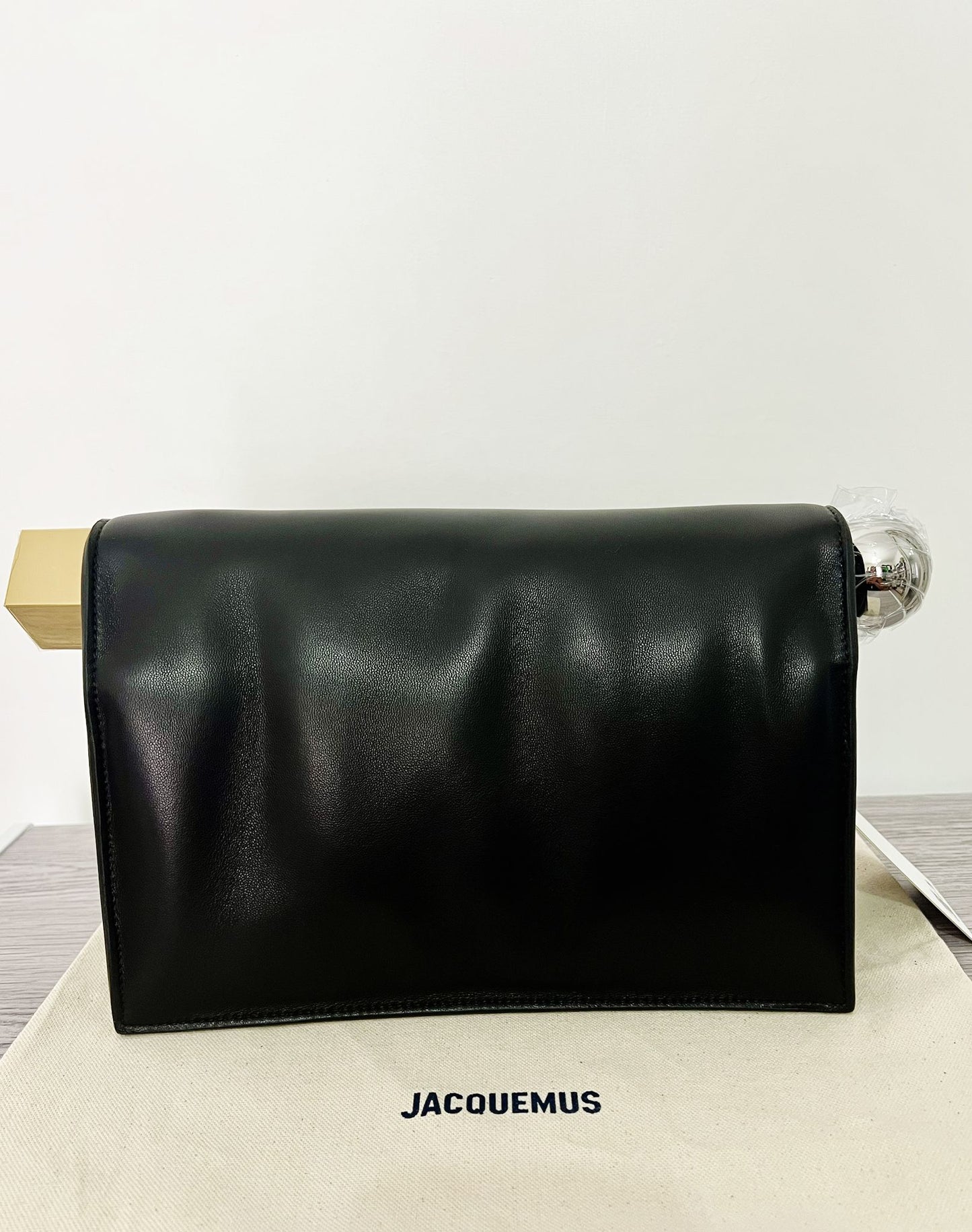 Jacquemus Round Black Carré