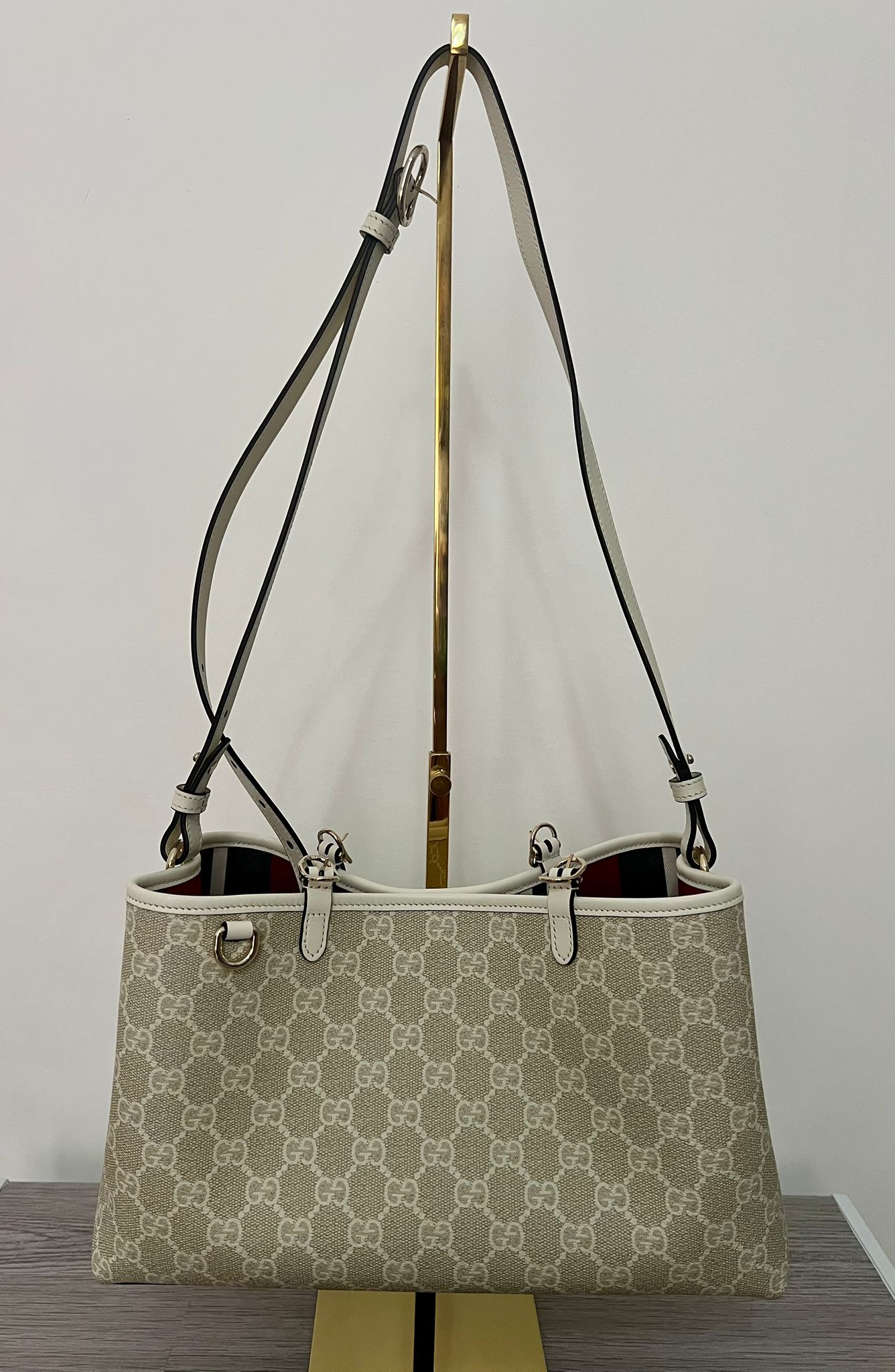 Gucci Borsa Emblem Medium Tote Bag