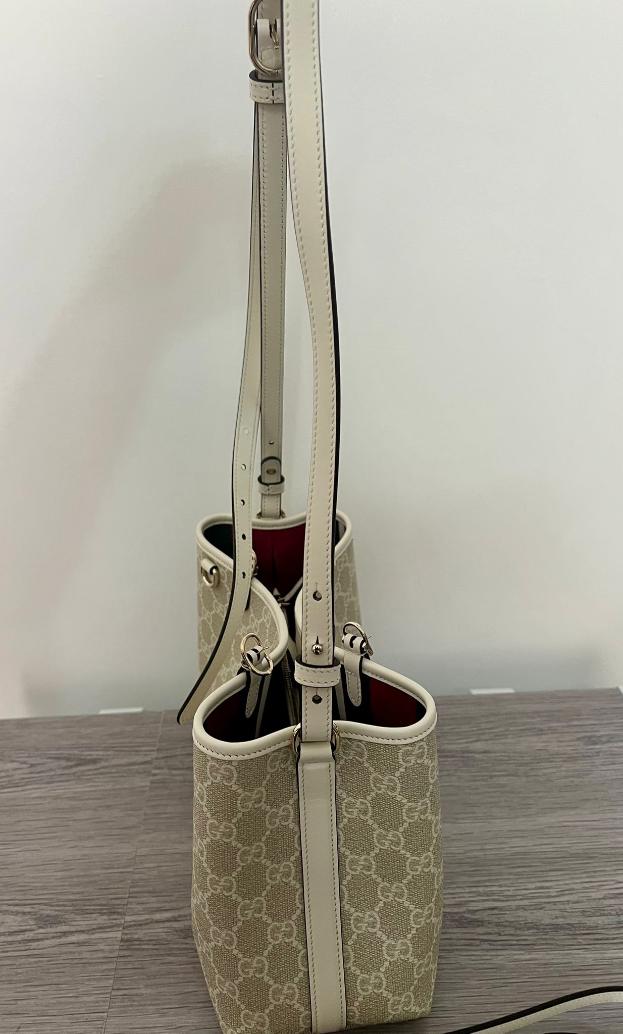 Gucci Borsa Emblem Medium Tote Bag