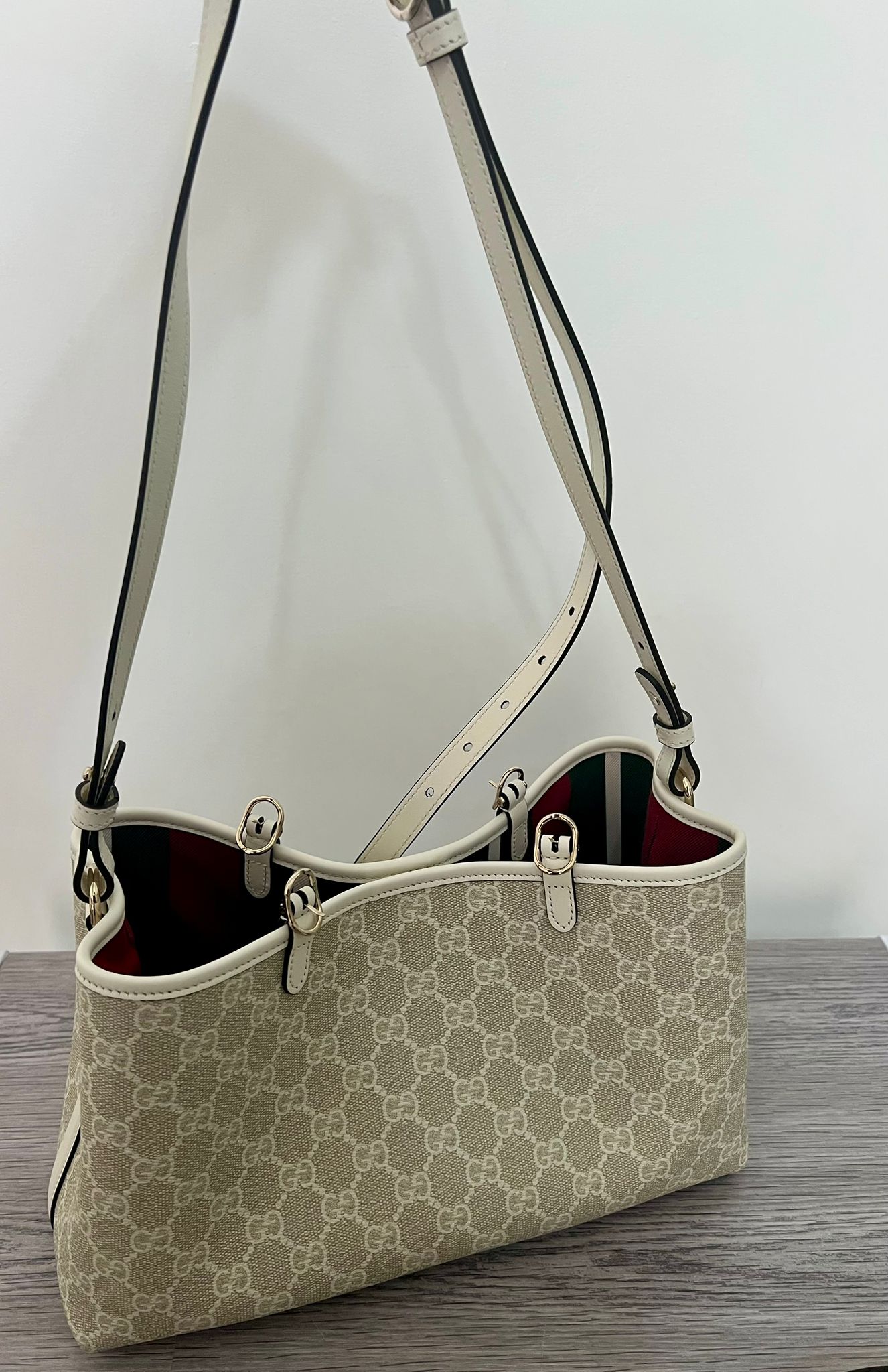 Gucci Borsa Emblem Medium Tote Bag