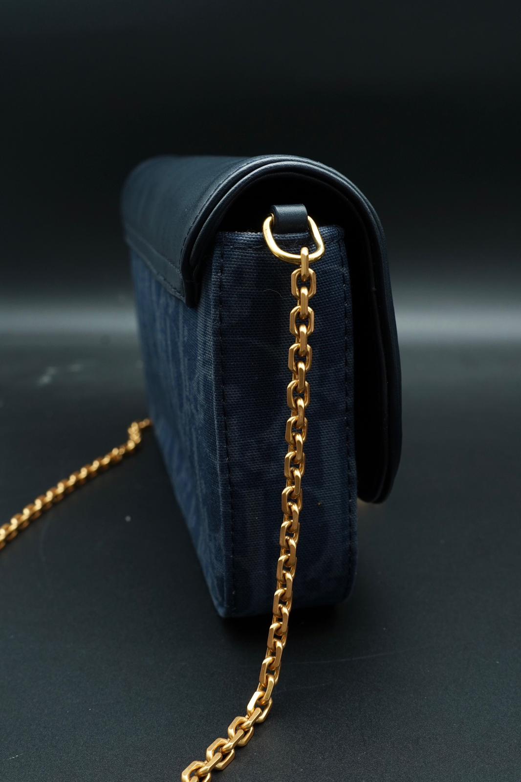 Dior Pochette Blu con Catena
