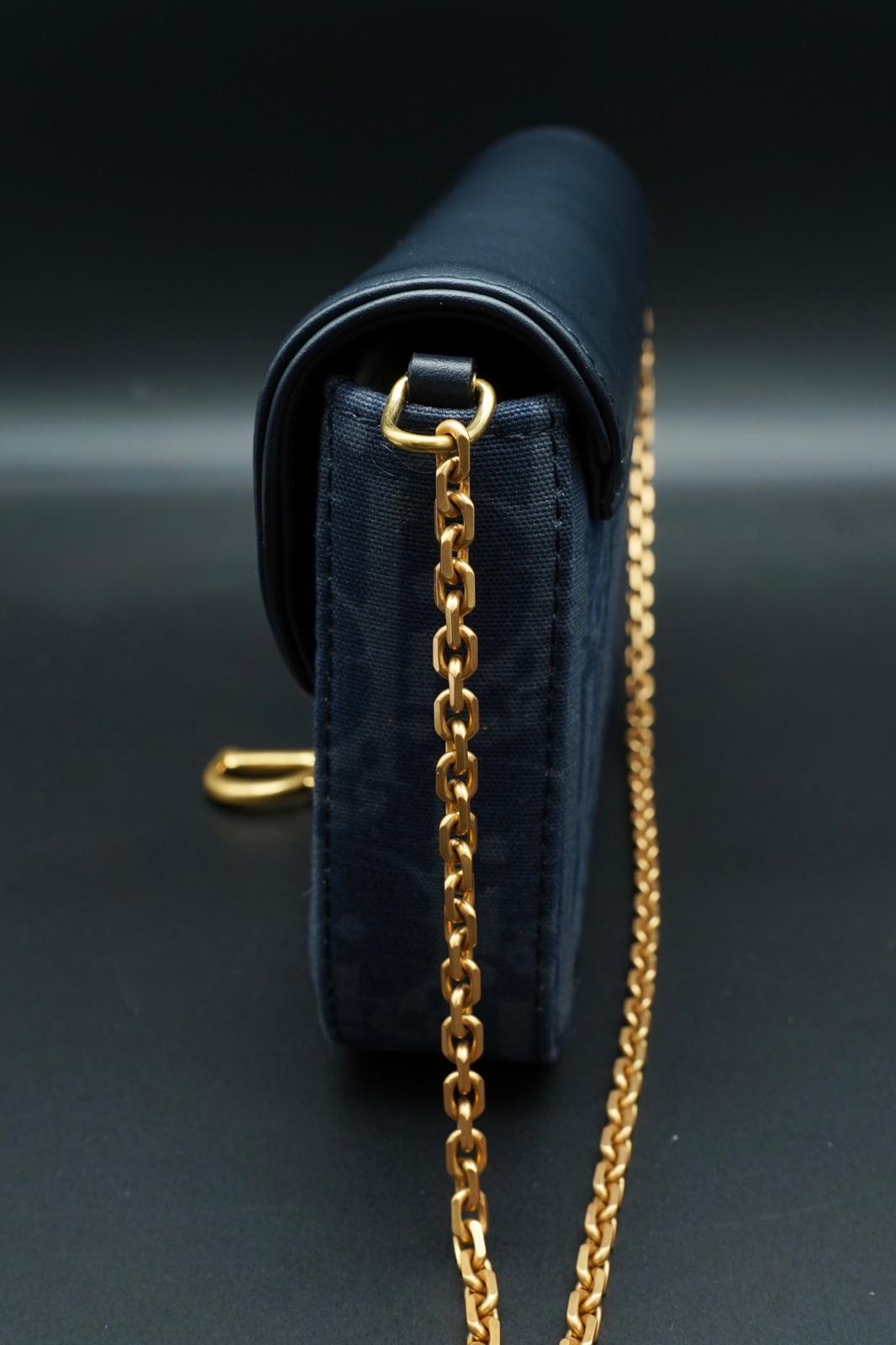 Dior Pochette Blu con Catena