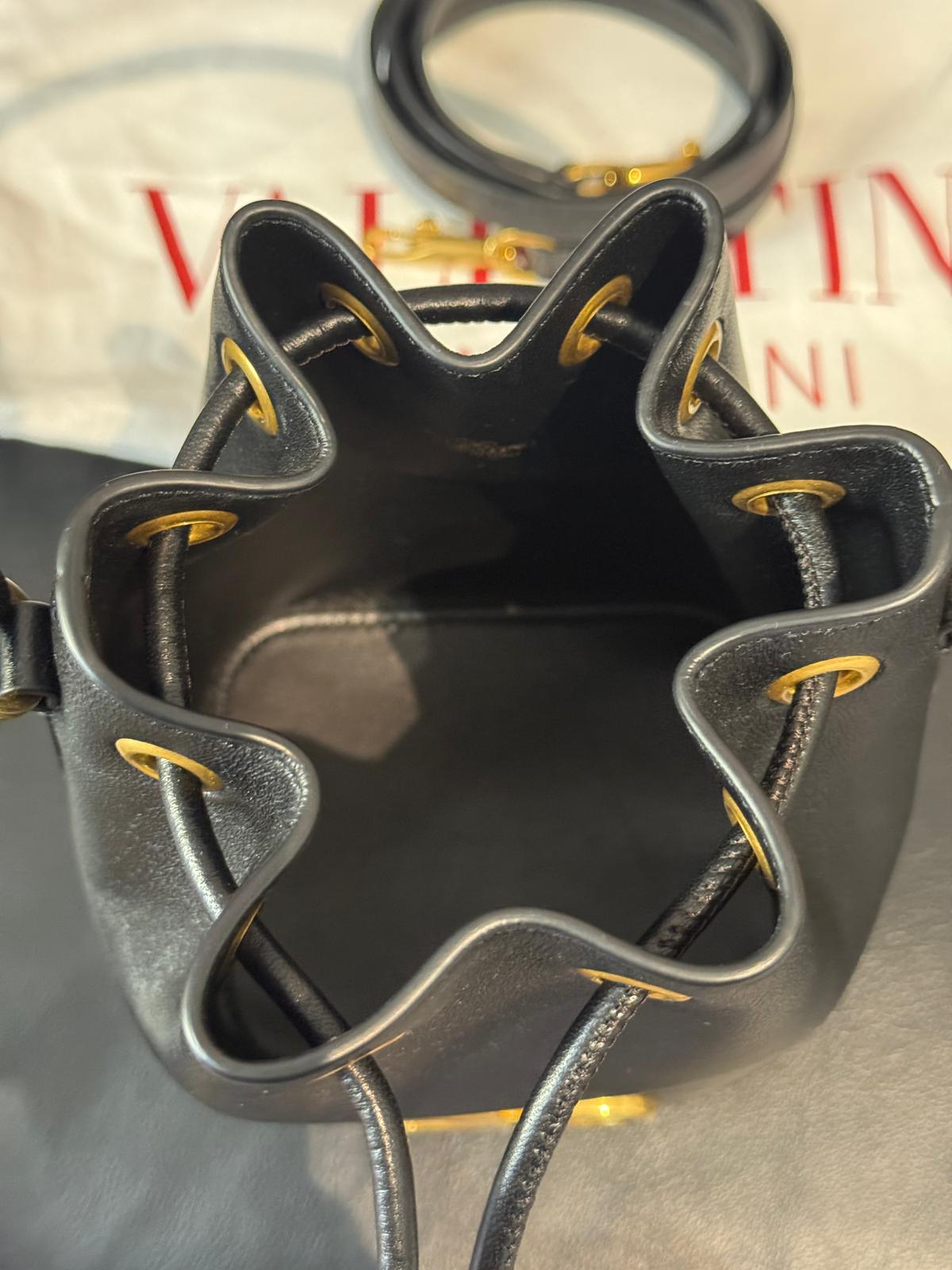 Valentino - Borsa a Secchiello in Pelle Nera