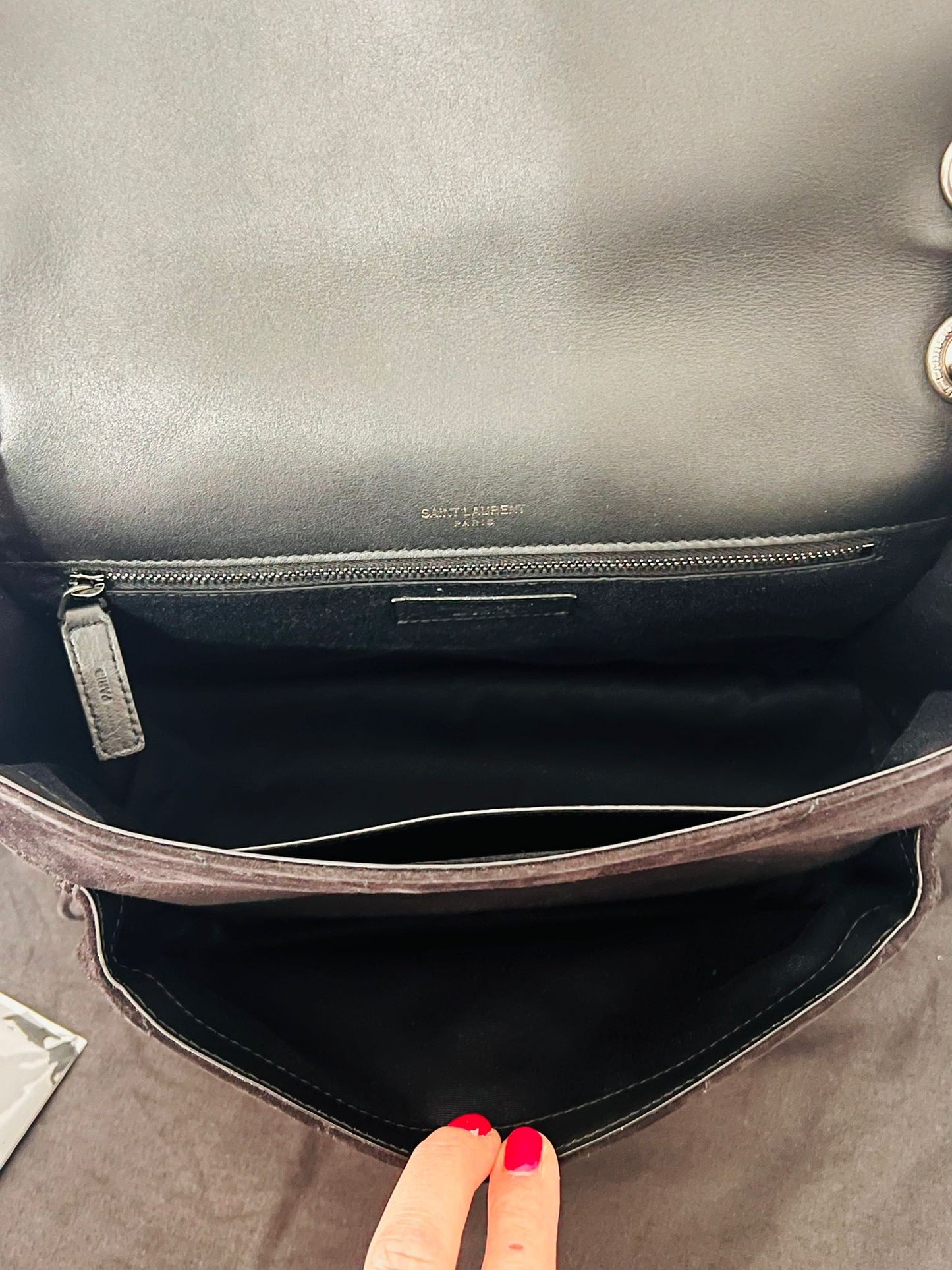 Saint Laurent Niki Media in pelle scamosciata nera