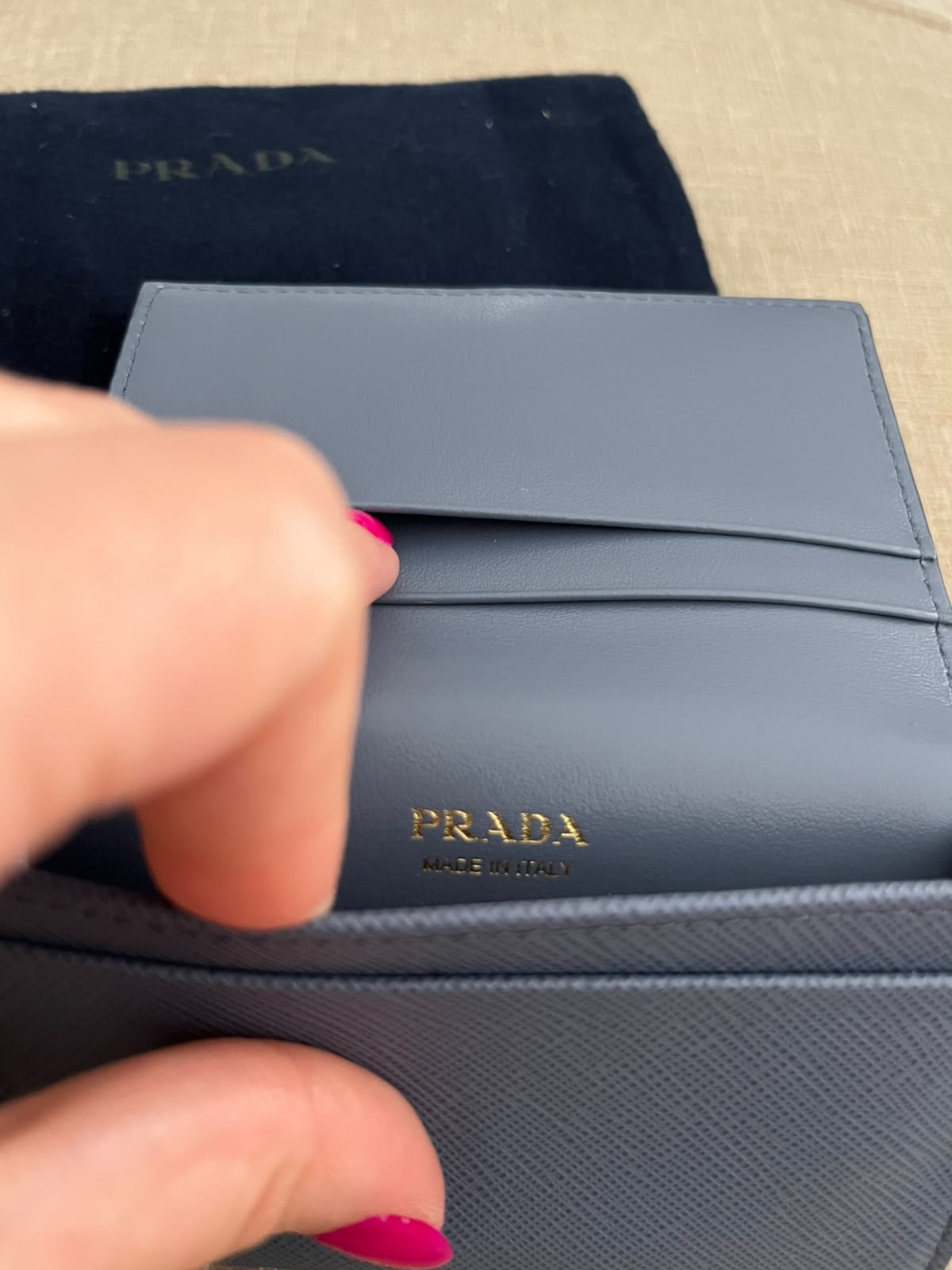 Prada portacarte in pelle azzurro polvere
