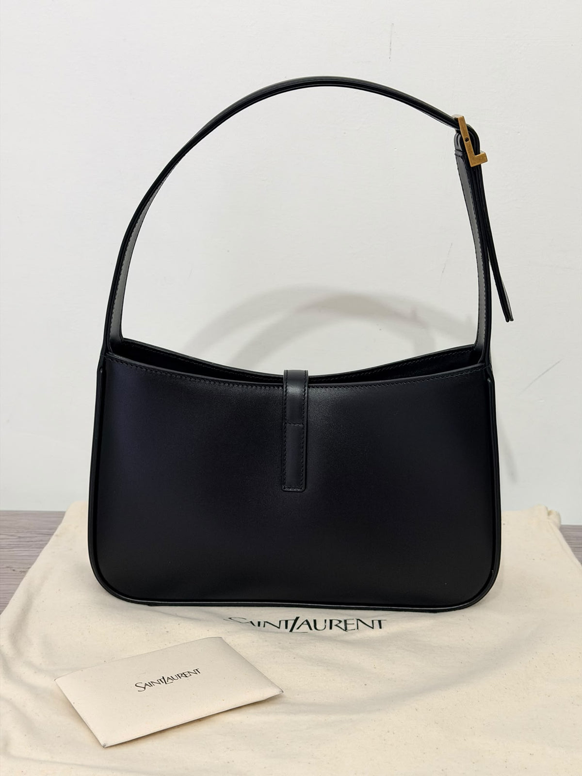 Saint Laurent Le 5 à 7 Hobo Bag - Nero
