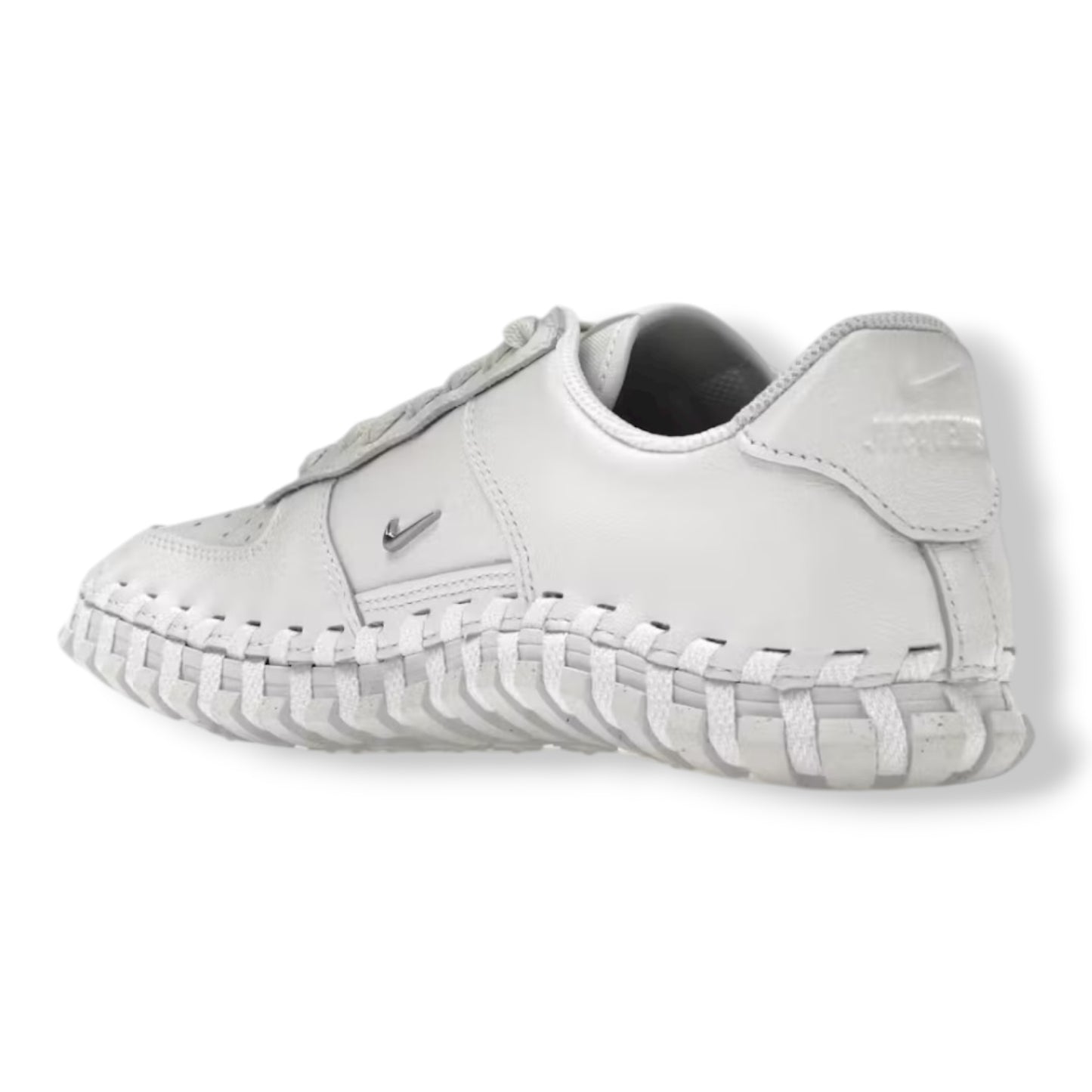 JACQUEMUS + NIKE J Force 1 bianche