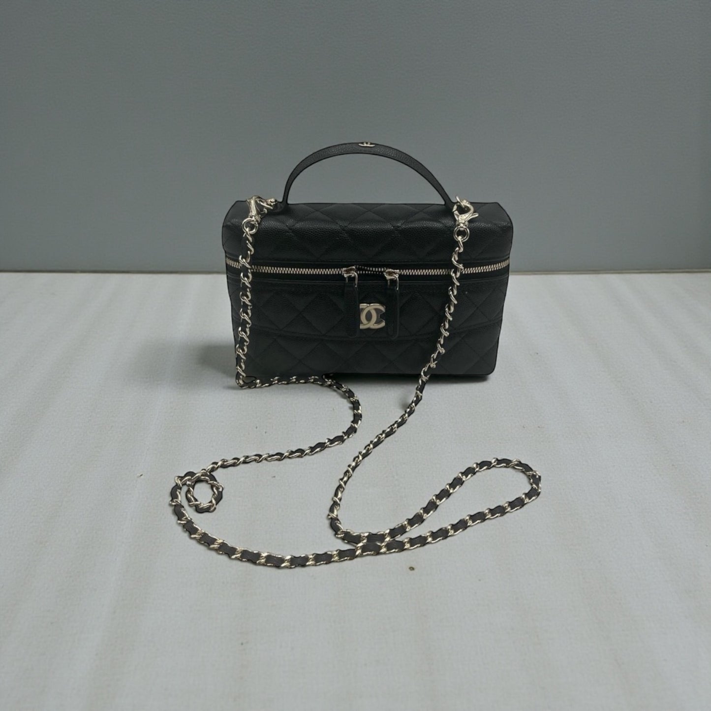 Chanel Vanity Case Black con Catena