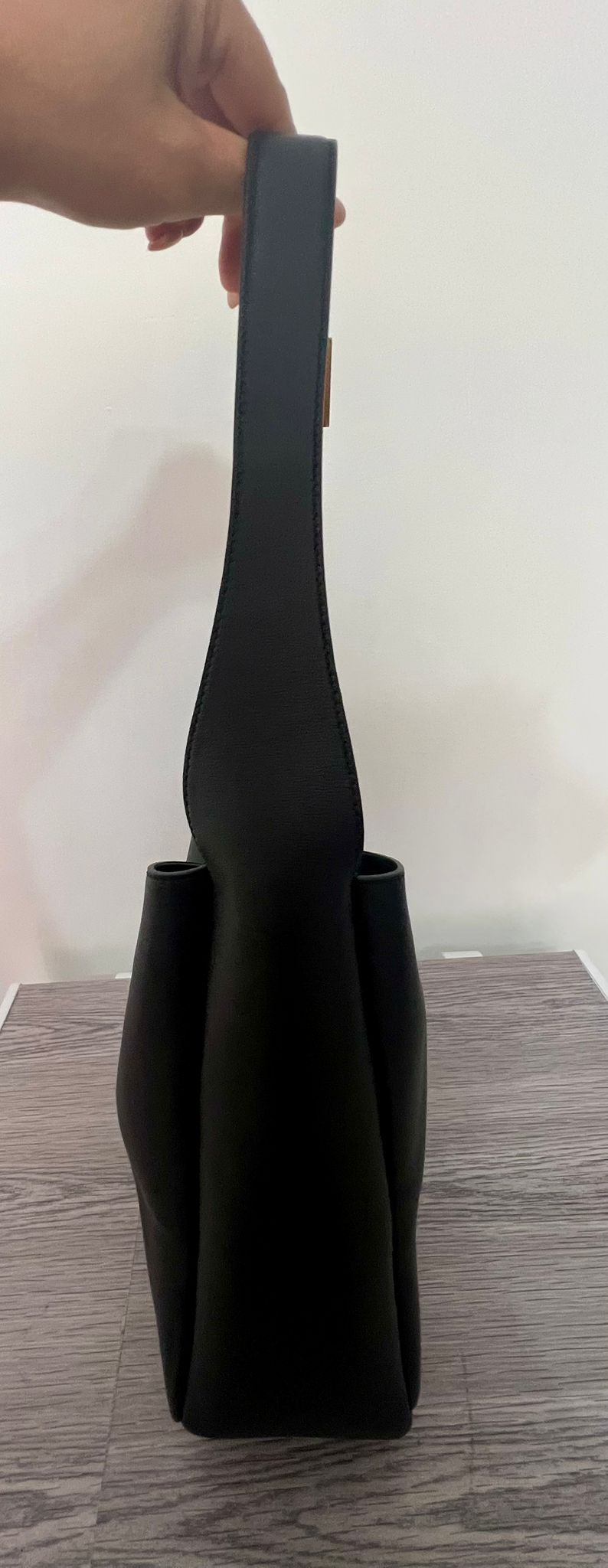 Saint Laurent Le 5 À 7 in soft leather