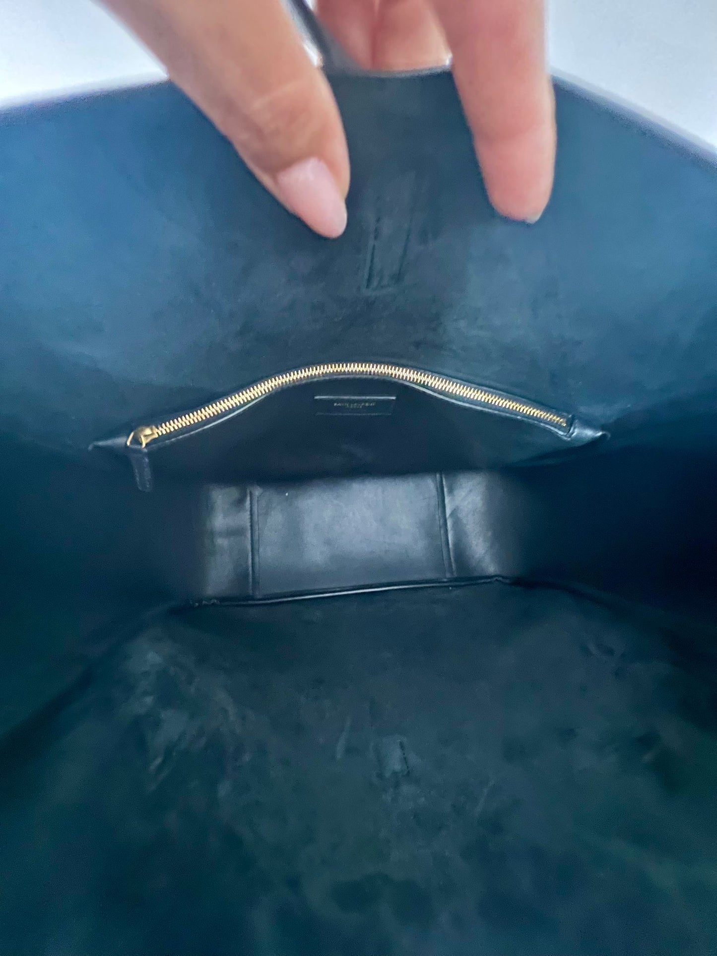 Saint Laurent Le 5 À 7 in soft leather