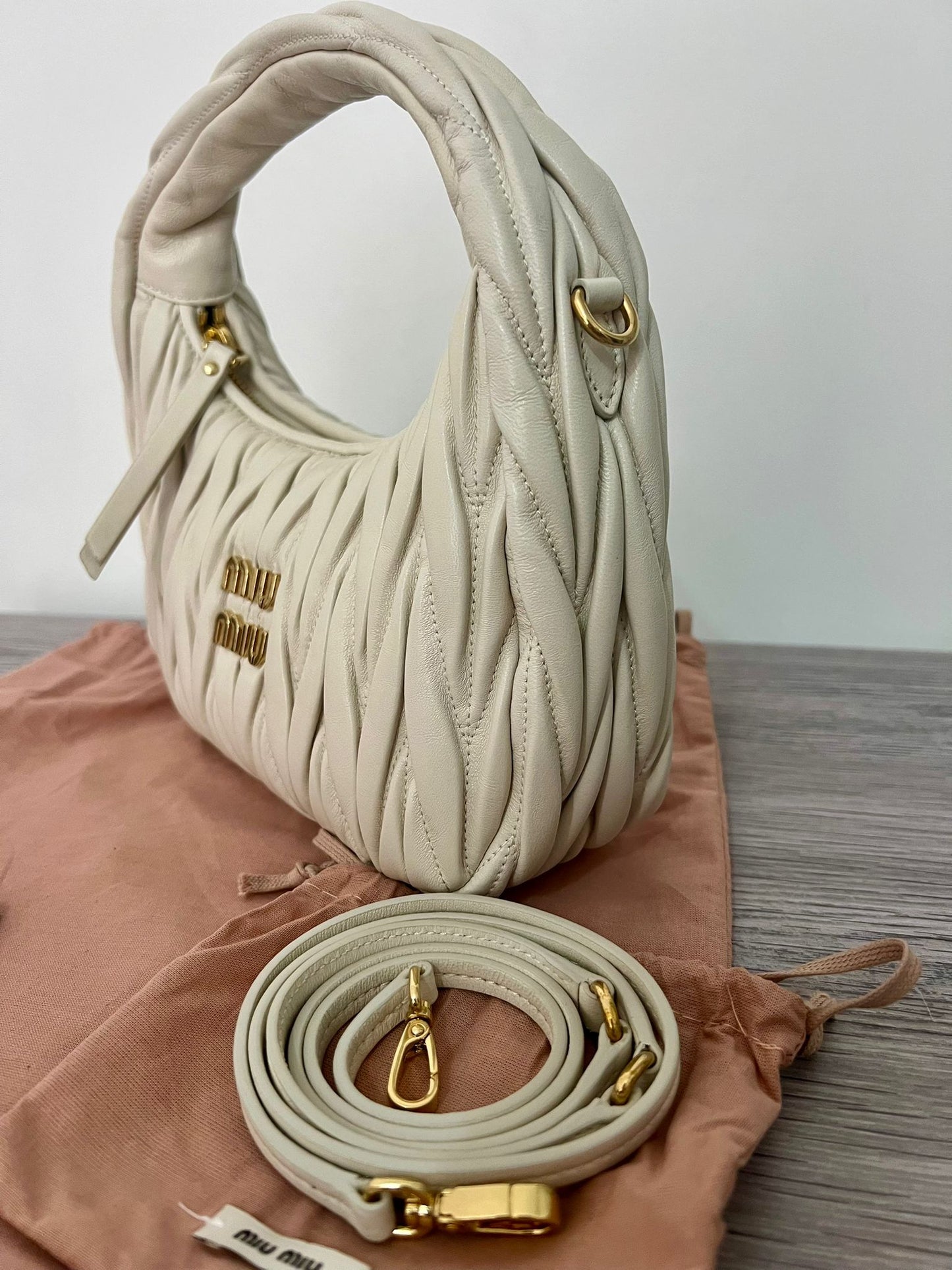 Miu Miu Mini Borsa Hobo Wander in Nappa Matelassé - Bianco