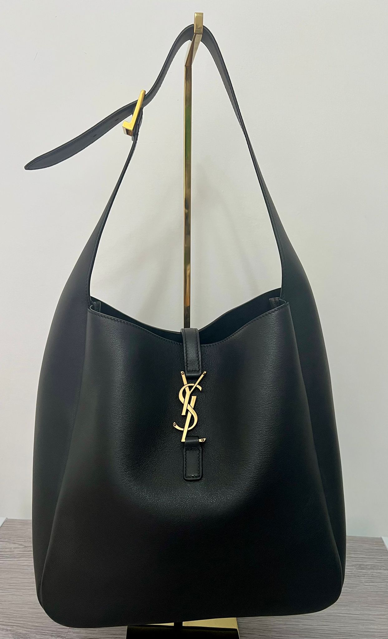 Saint Laurent Le 5 À 7 in soft leather