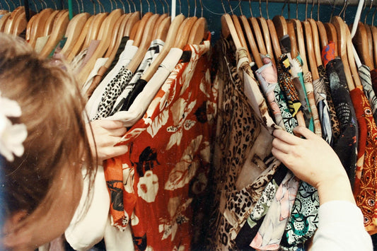 Come abbinare abiti vintage di lusso con il guardaroba moderno