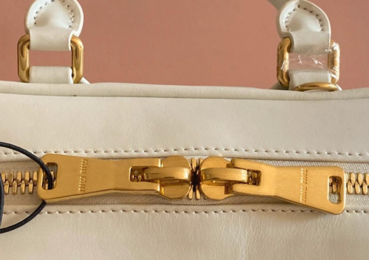 Miu Miu Mini Borsa Arcadie in Pelle "Talco”