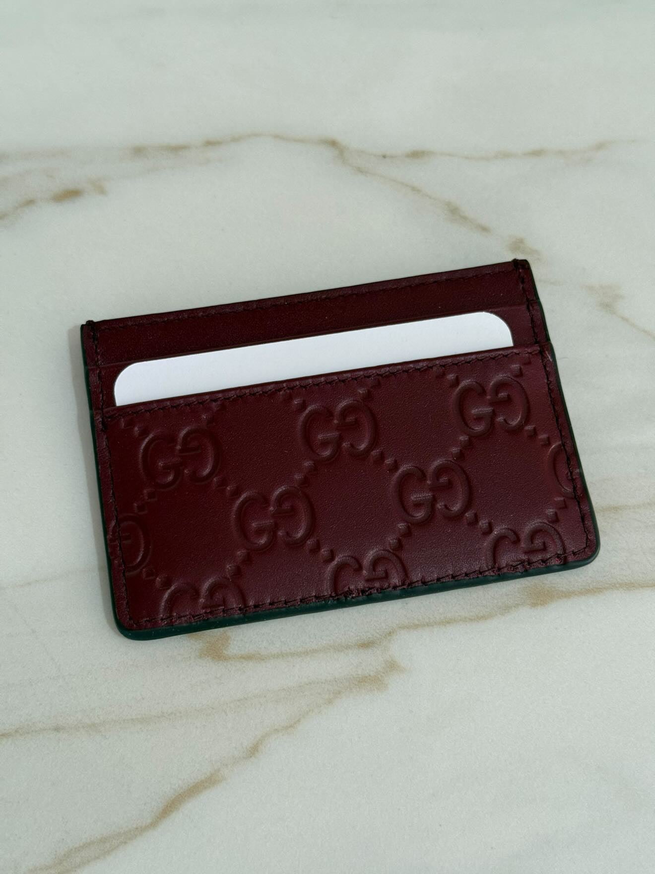 Gucci GG Emblem in Pelle Portacarte- Rosso Ancora