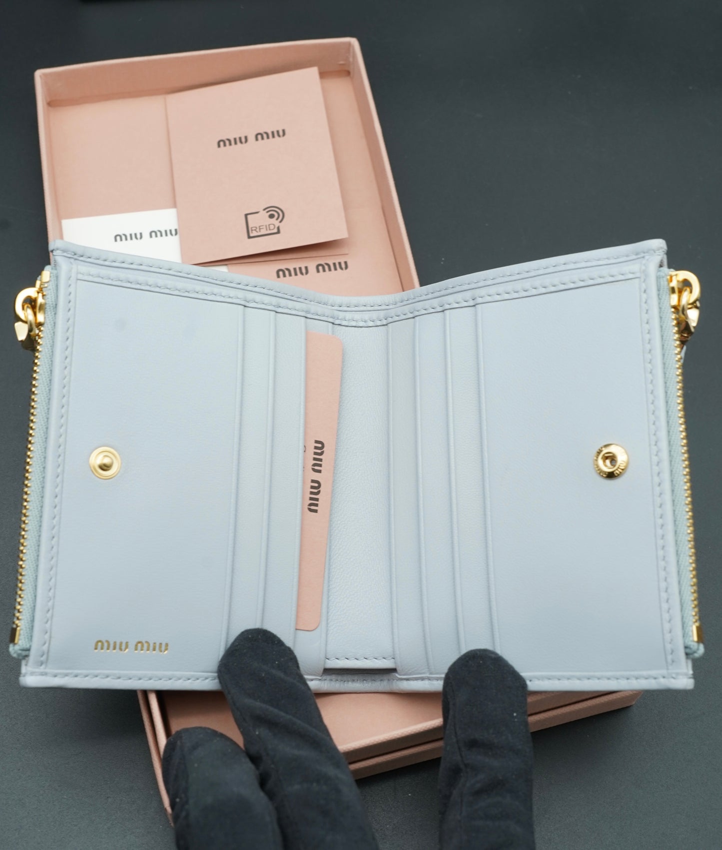 Miu Miu Portafogli in Nappa Matelassé Piccolo Color Grigio Perla