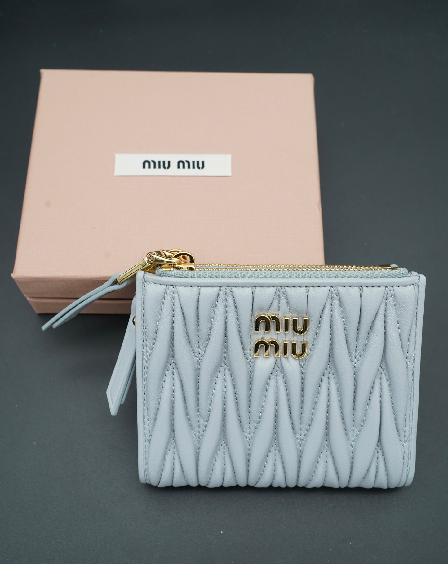 Miu Miu Portafogli in Nappa Matelassé Piccolo Color Grigio Perla