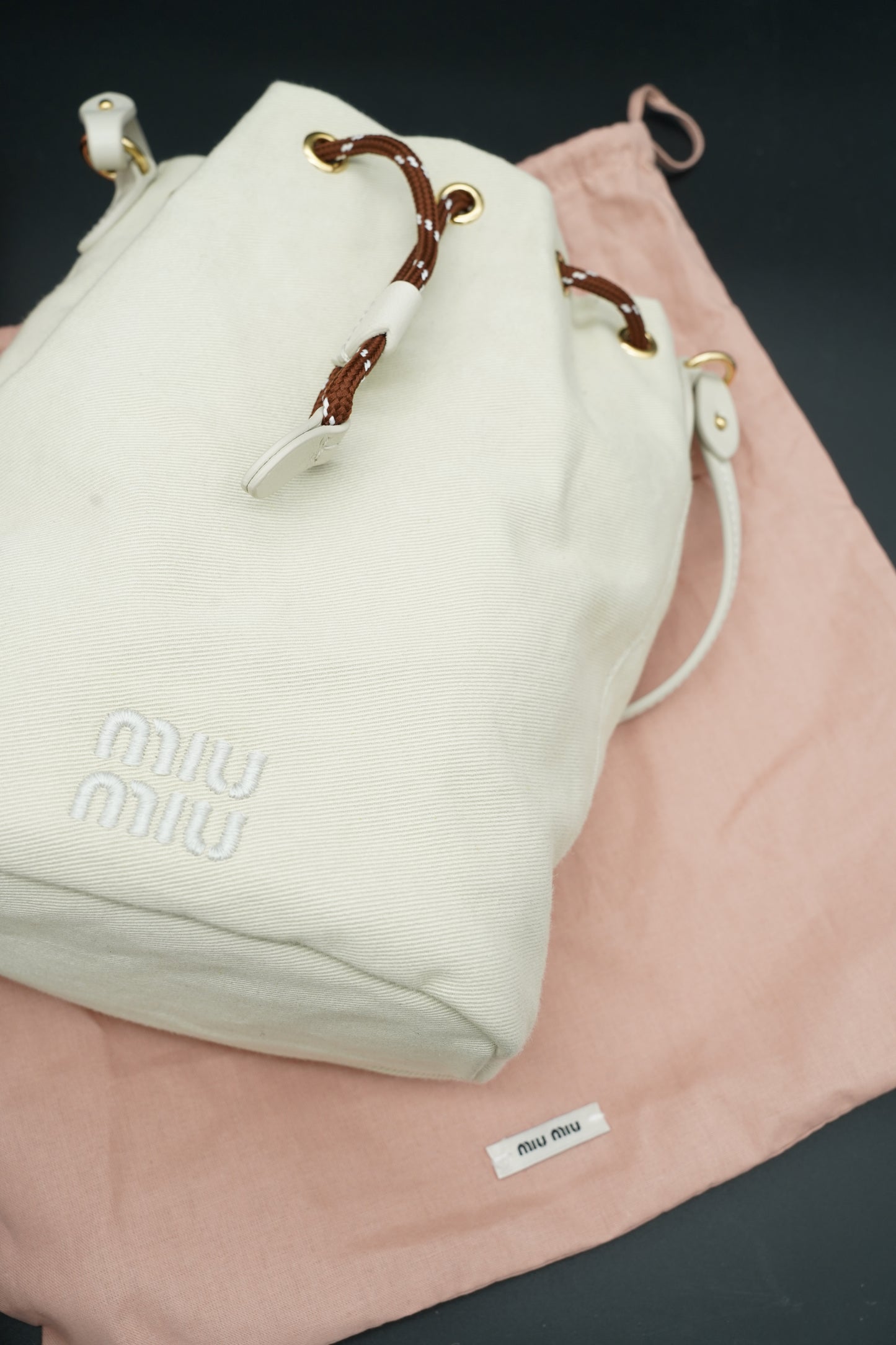 Miu Miu secchiello in Canvas