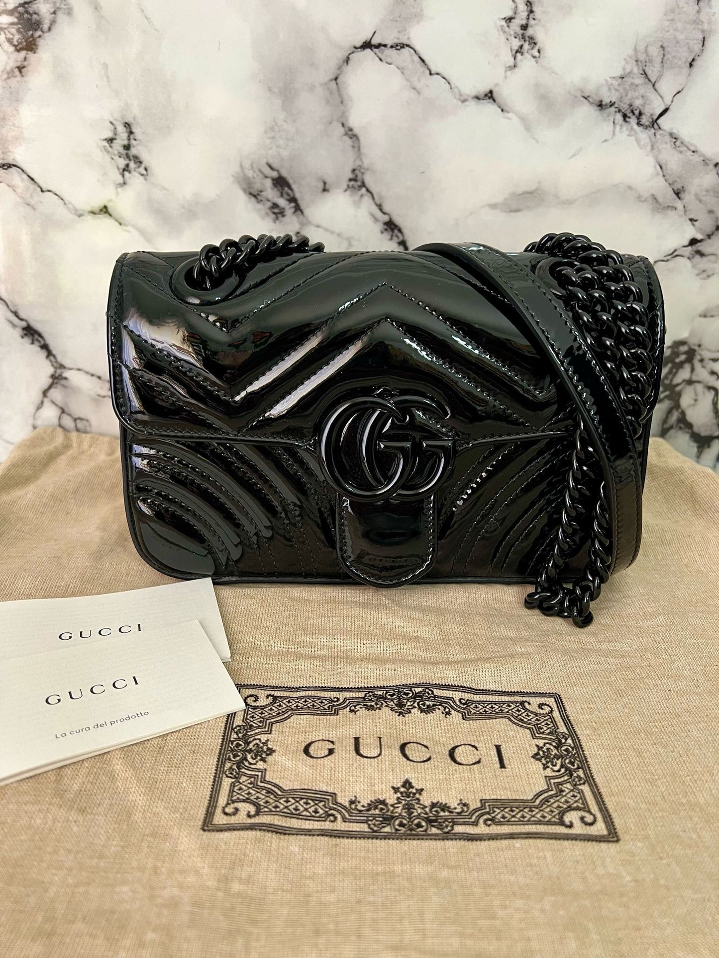 Gucci GG Marmont Media Vernice Nera