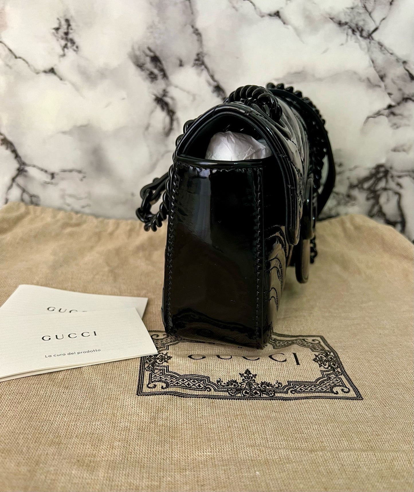 Gucci GG Marmont Media Vernice Nera