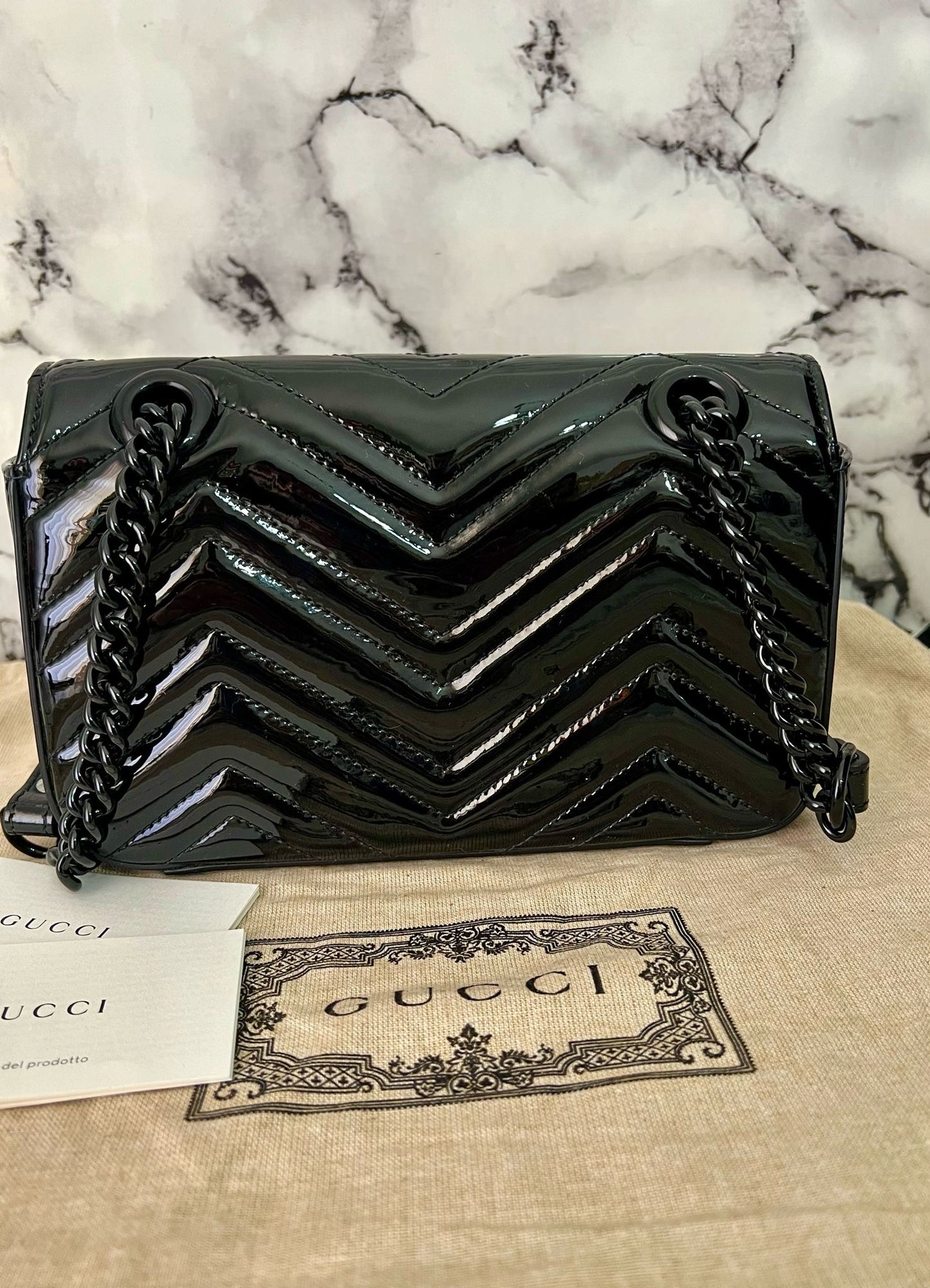 Gucci GG Marmont Media Vernice Nera