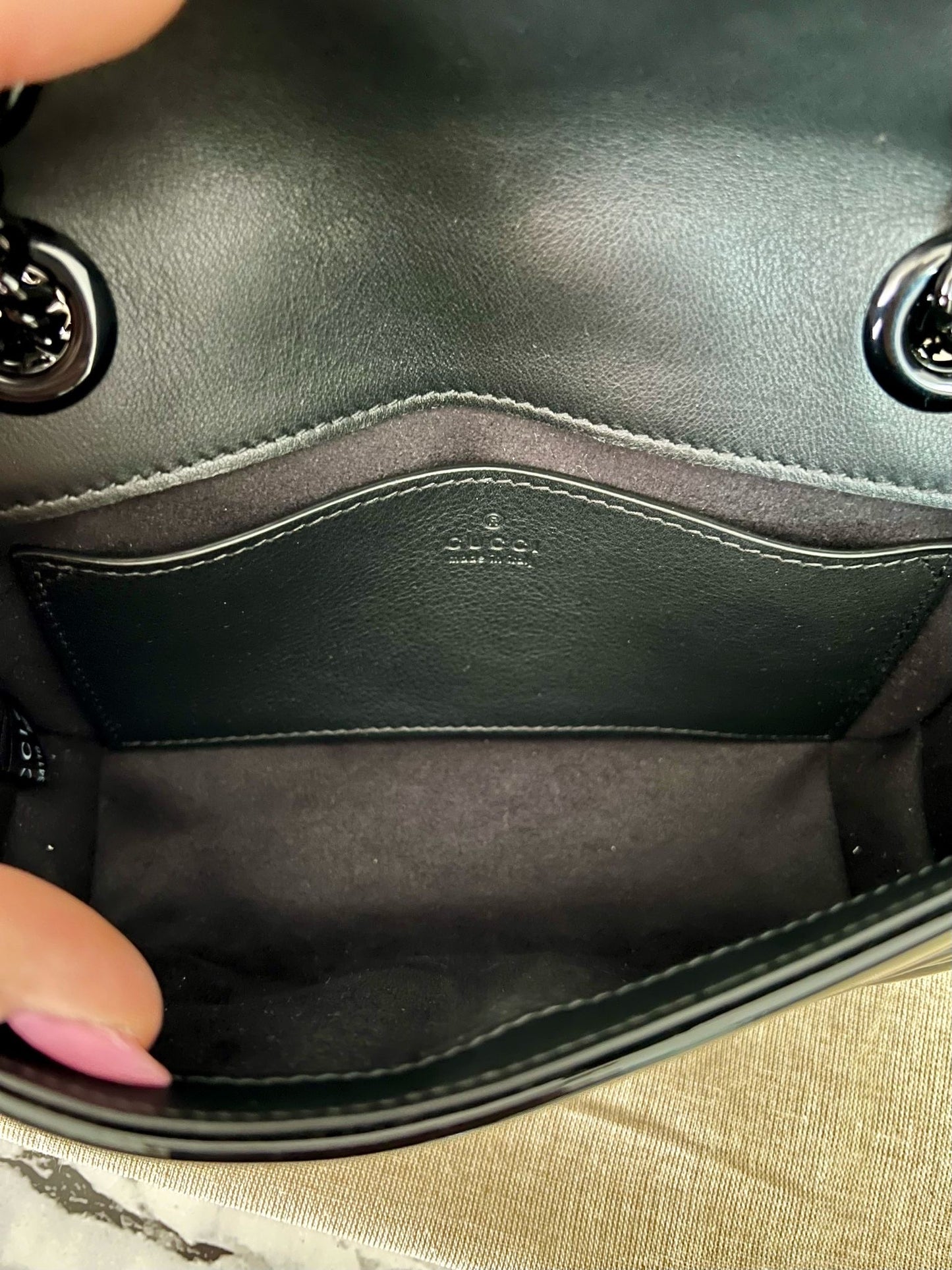 Gucci GG Marmont Media Vernice Nera