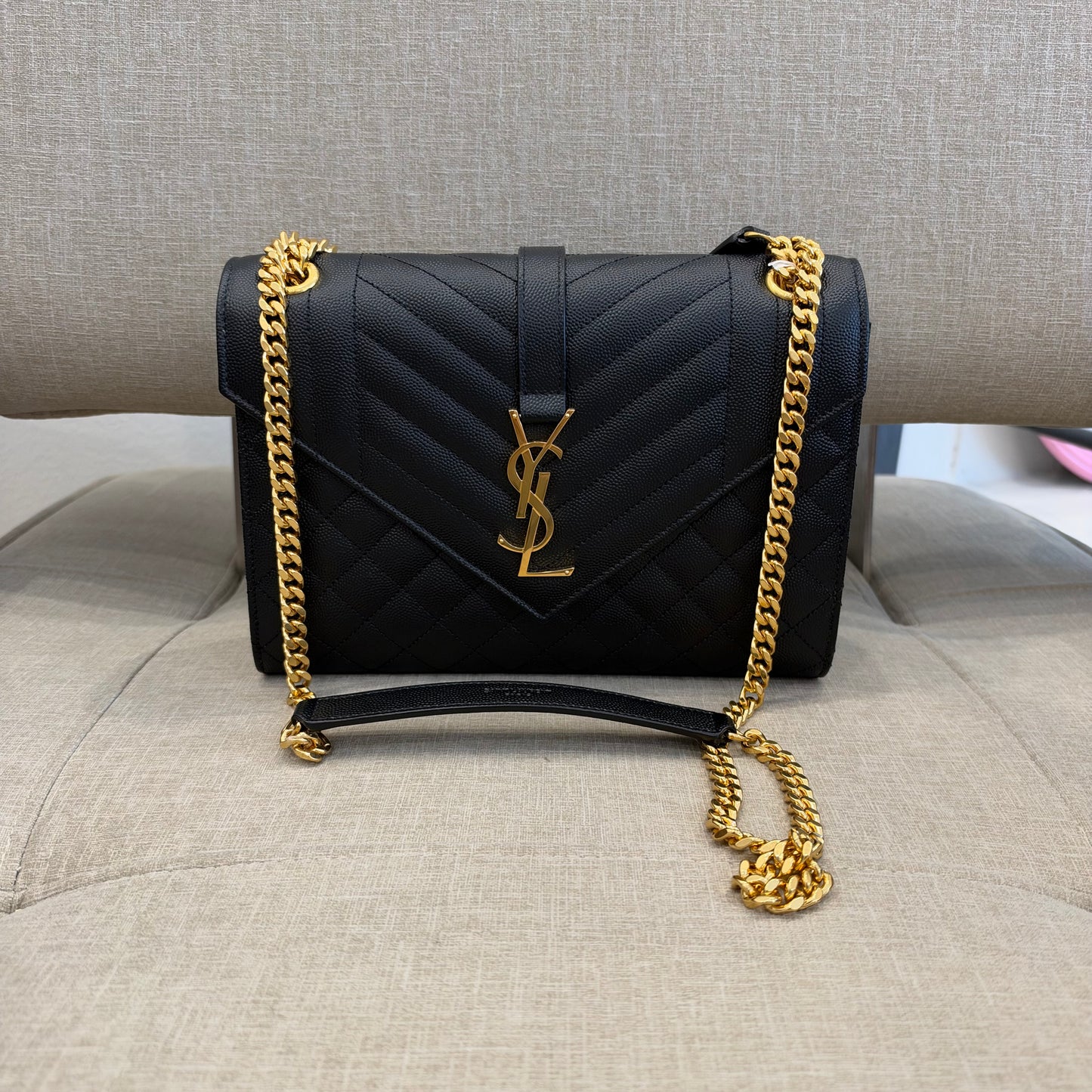 Saint Laurent Envelope Medium in Pelle Nera
