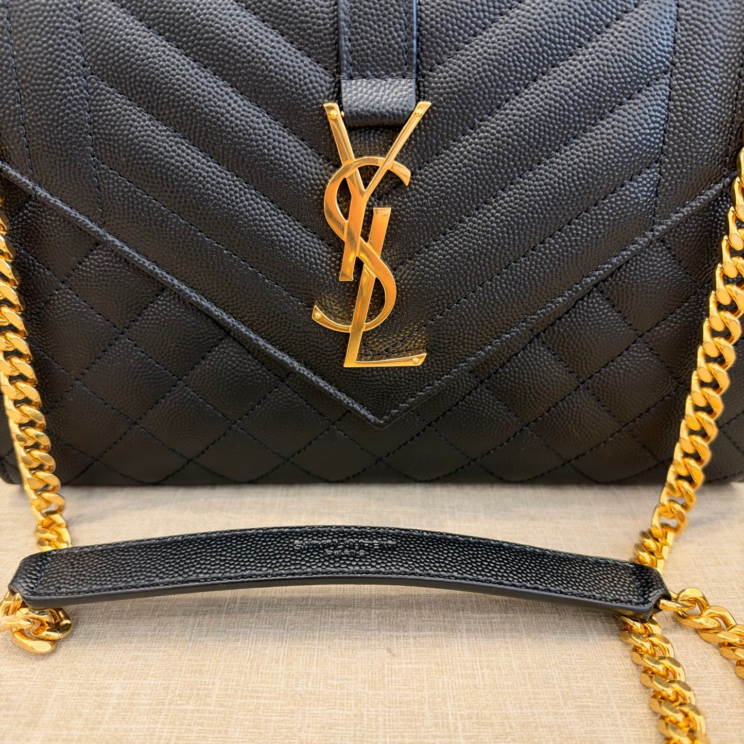 Saint Laurent Envelope Medium in Pelle Nera