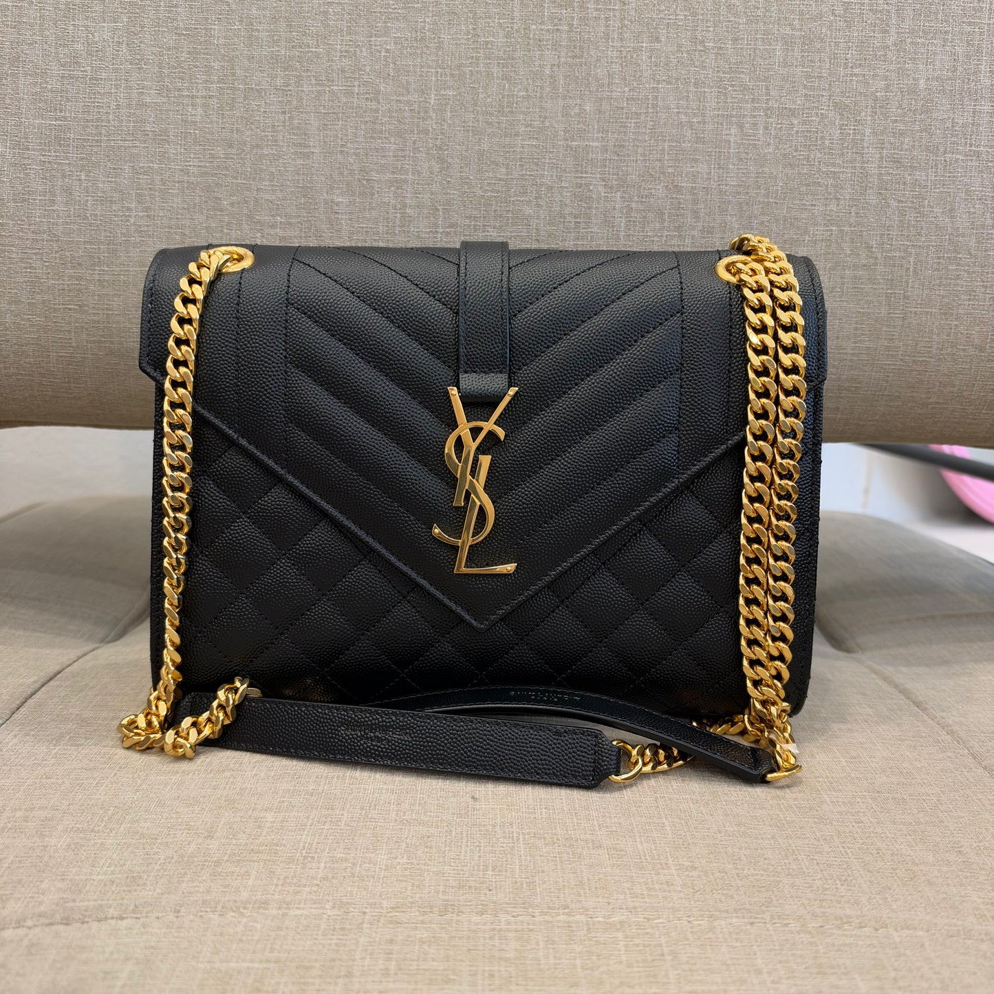 Saint Laurent Envelope Medium in Pelle Nera