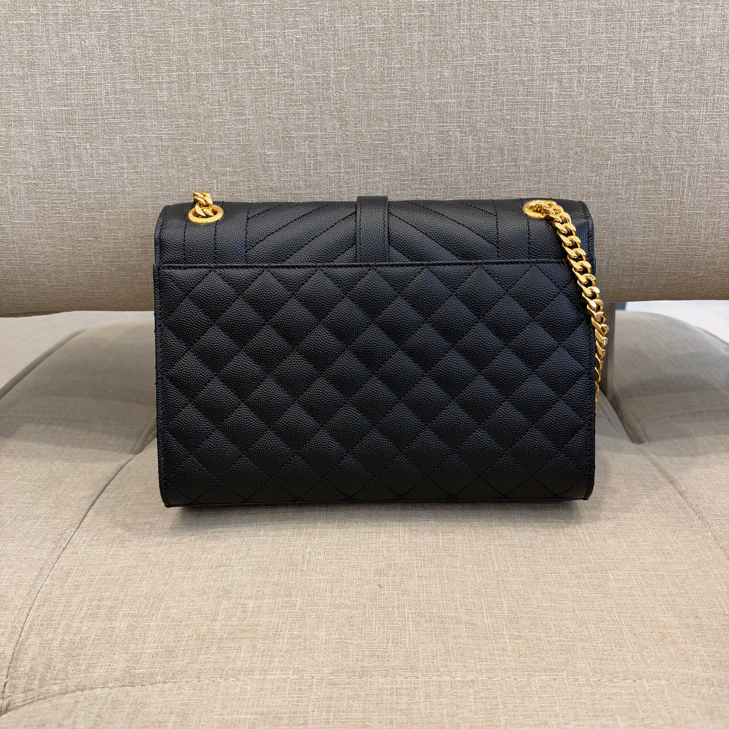 Saint Laurent Envelope Medium in Pelle Nera