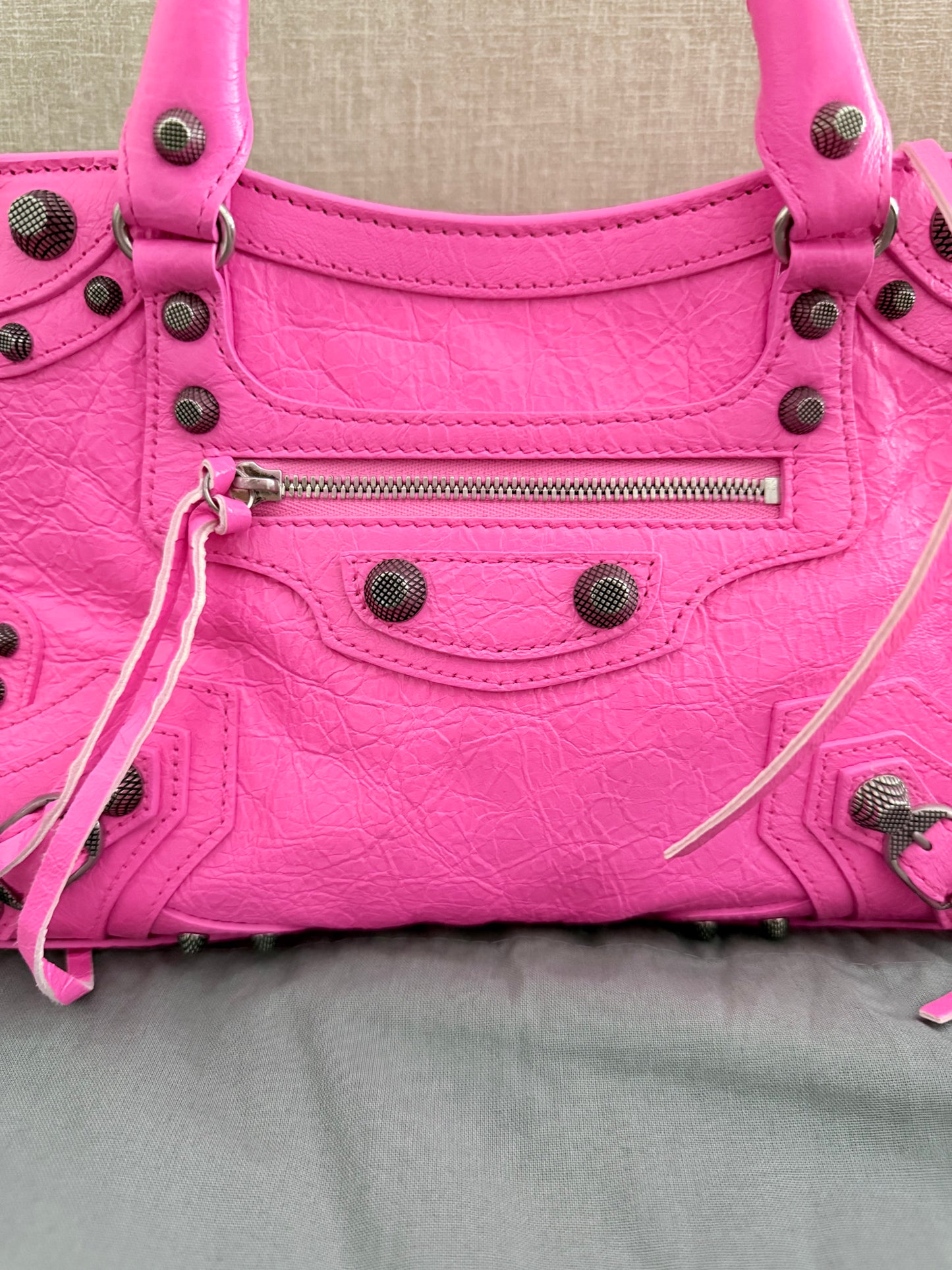 Balenciaga le Cagole City Fucsia