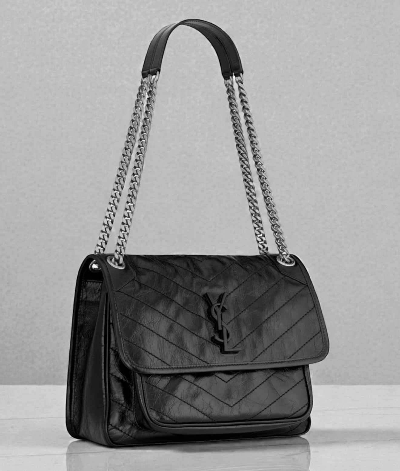 Saint Laurent Niki Medium nera con logo nero e catena argento