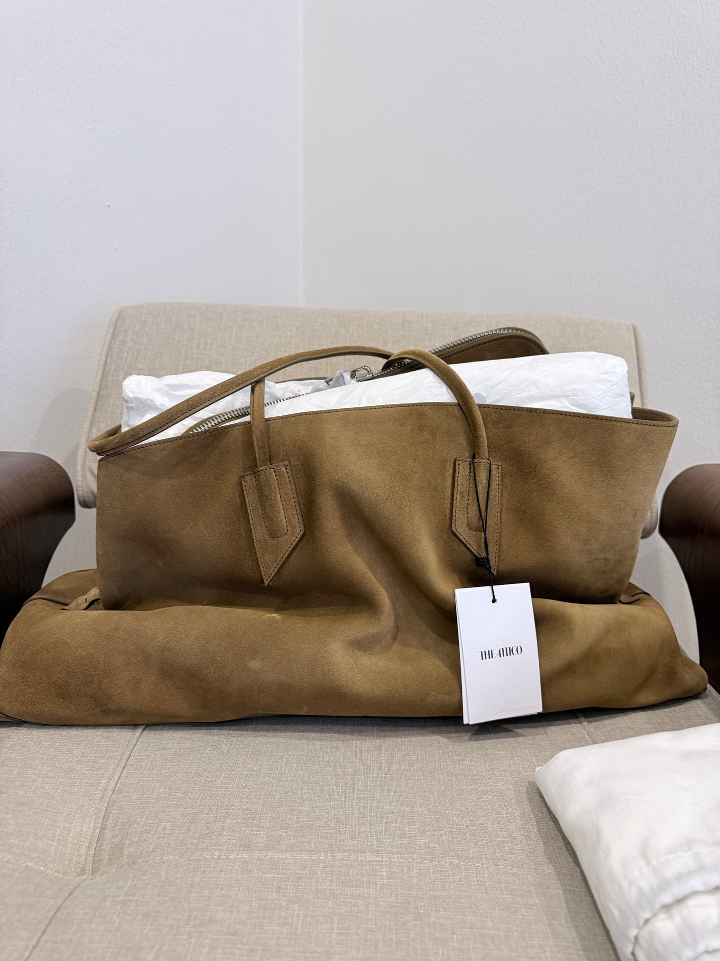 The Attico La Passeggiata in pelle scamosciata Beige Large
