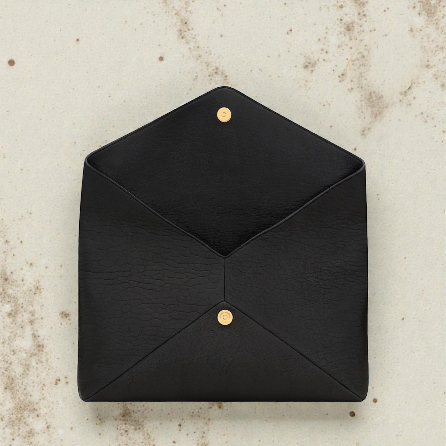 Saint Laurent Cassandre Large Envelope Pouch in Pelle Testurizzata Nera