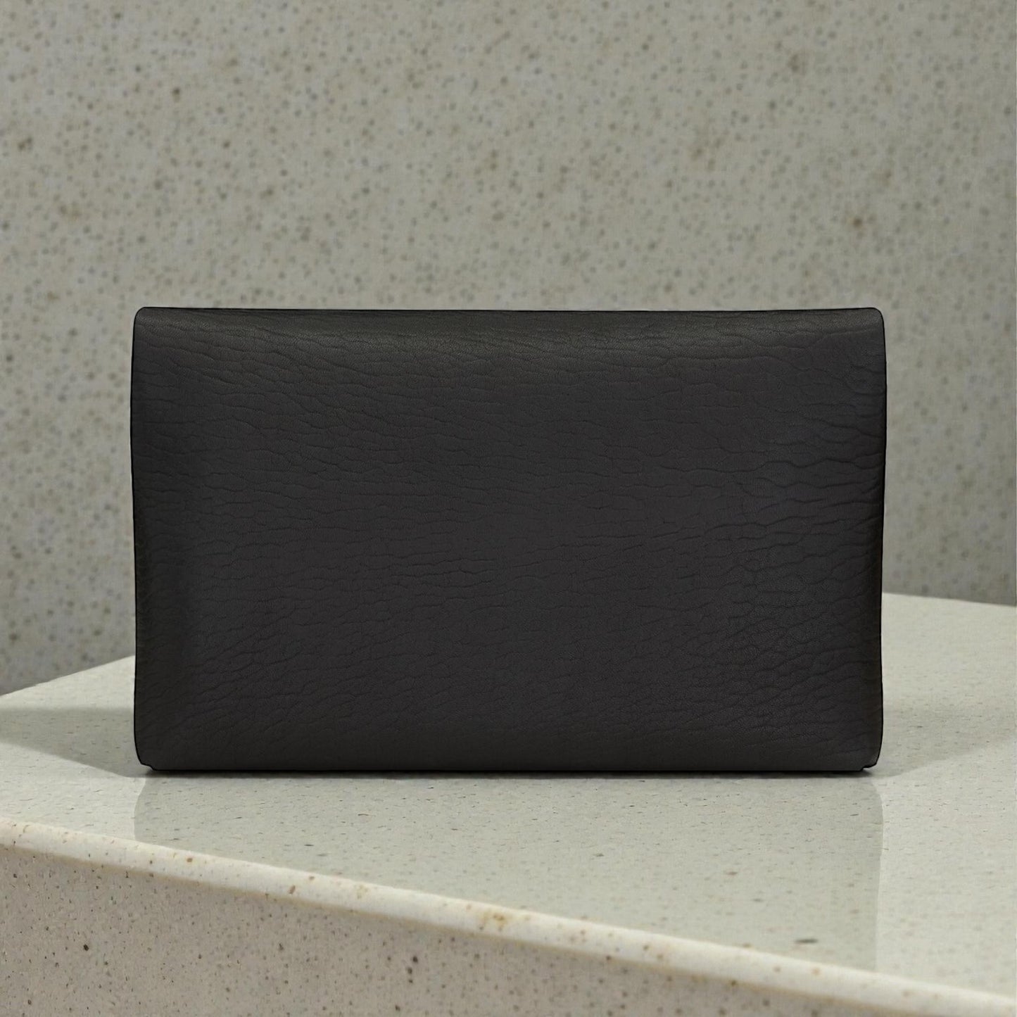 Saint Laurent Cassandre Large Envelope Pouch in Pelle Testurizzata Nera