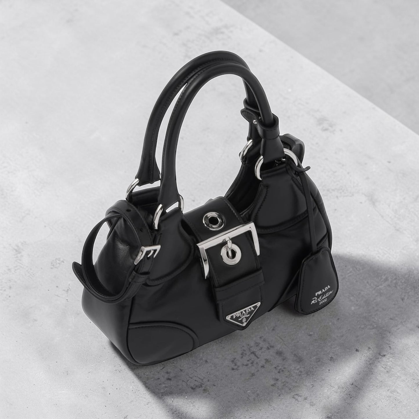 Prada Re-Edition 2002 Moon Bag in Pelle Nera