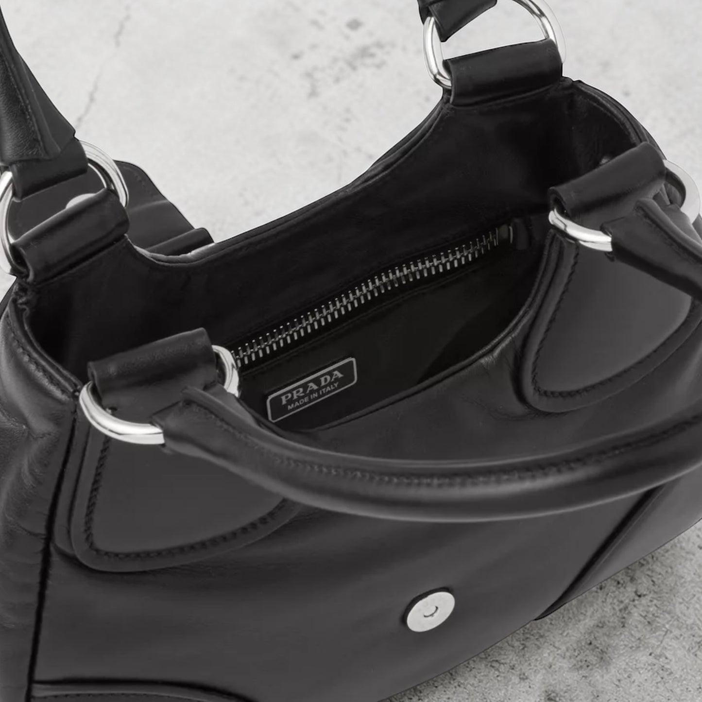 Prada Re-Edition 2002 Moon Bag in Pelle Nera