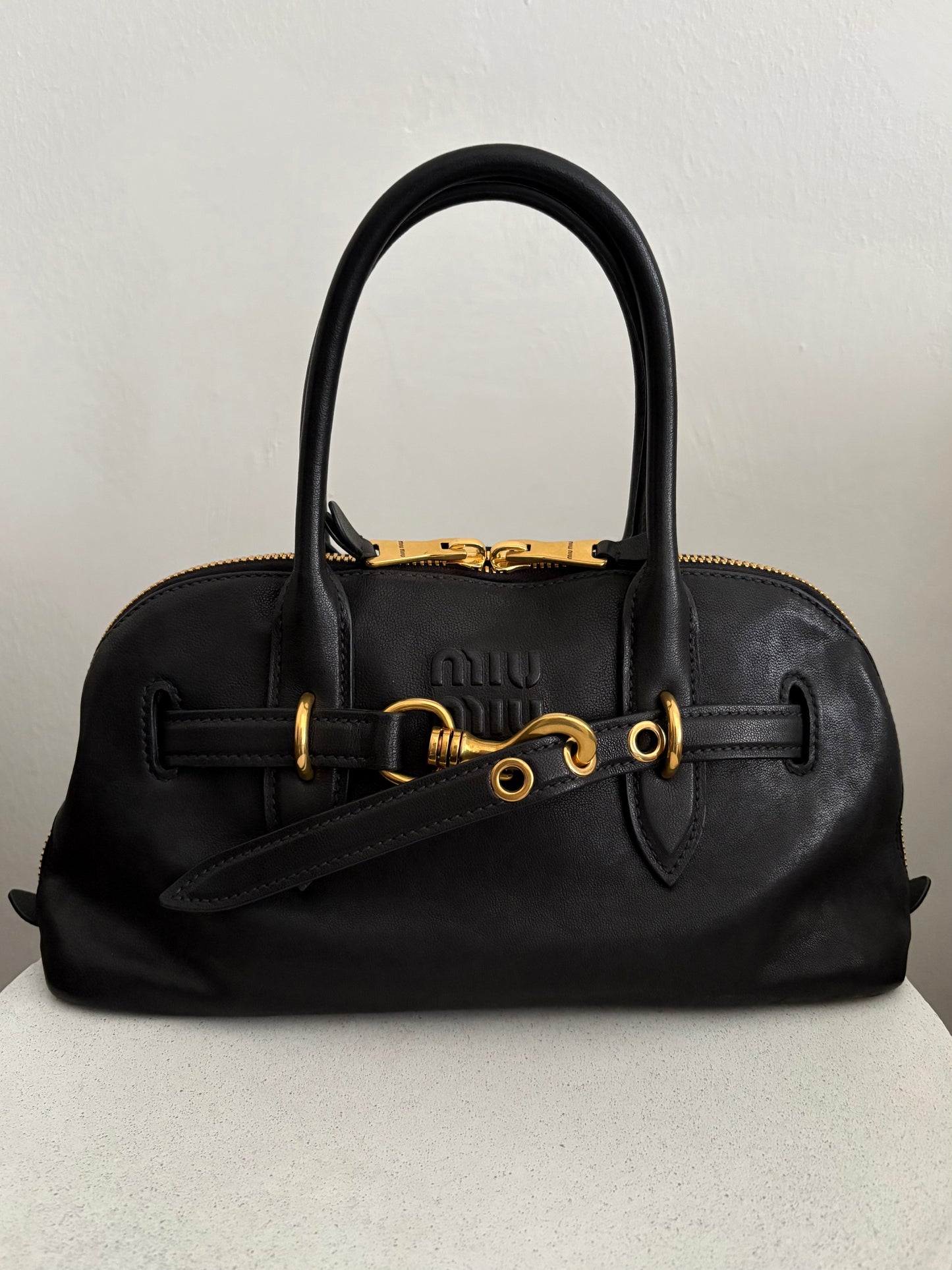 Miu Miu Aventure in pelle nera