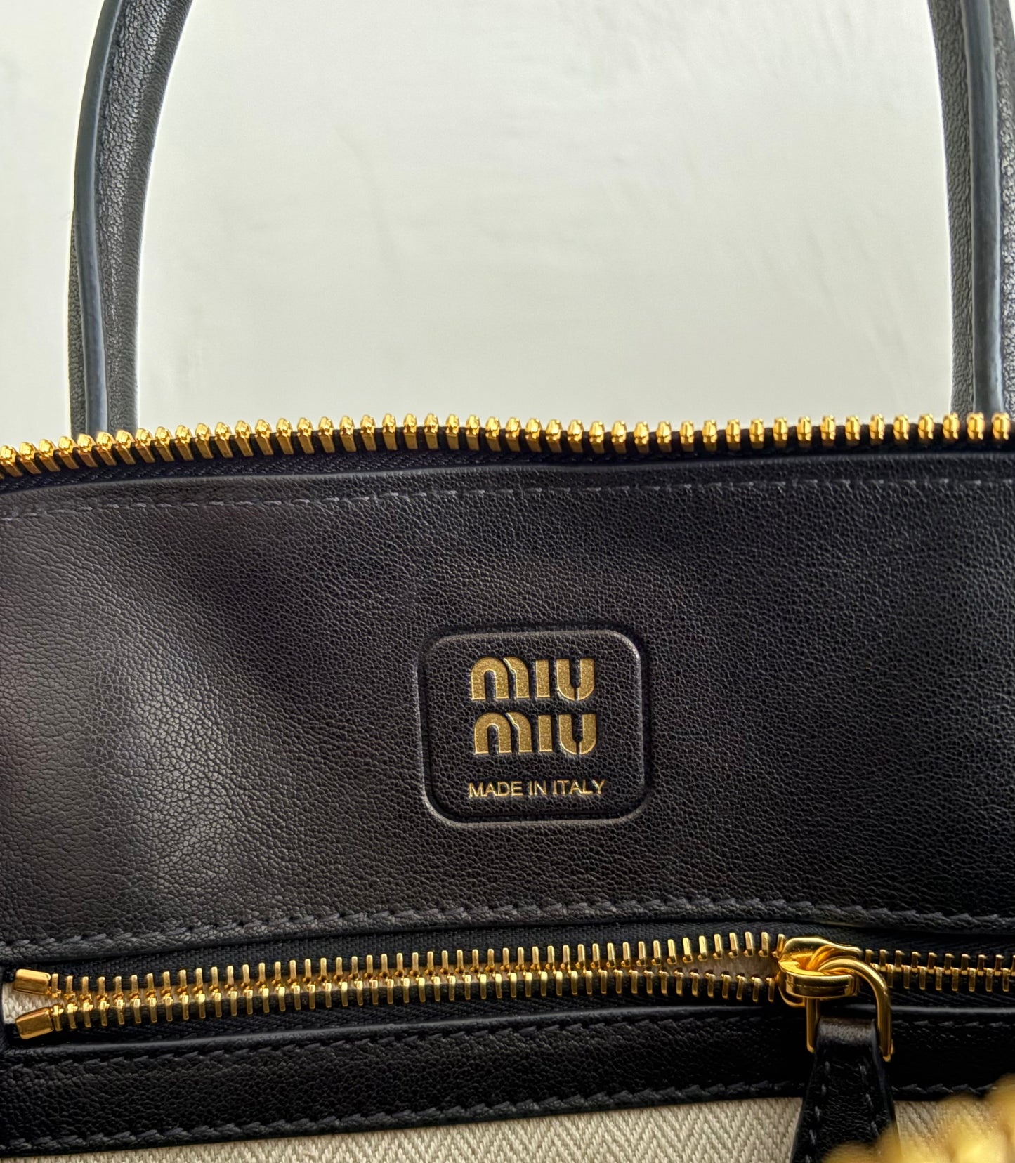 Miu Miu Aventure in pelle nera