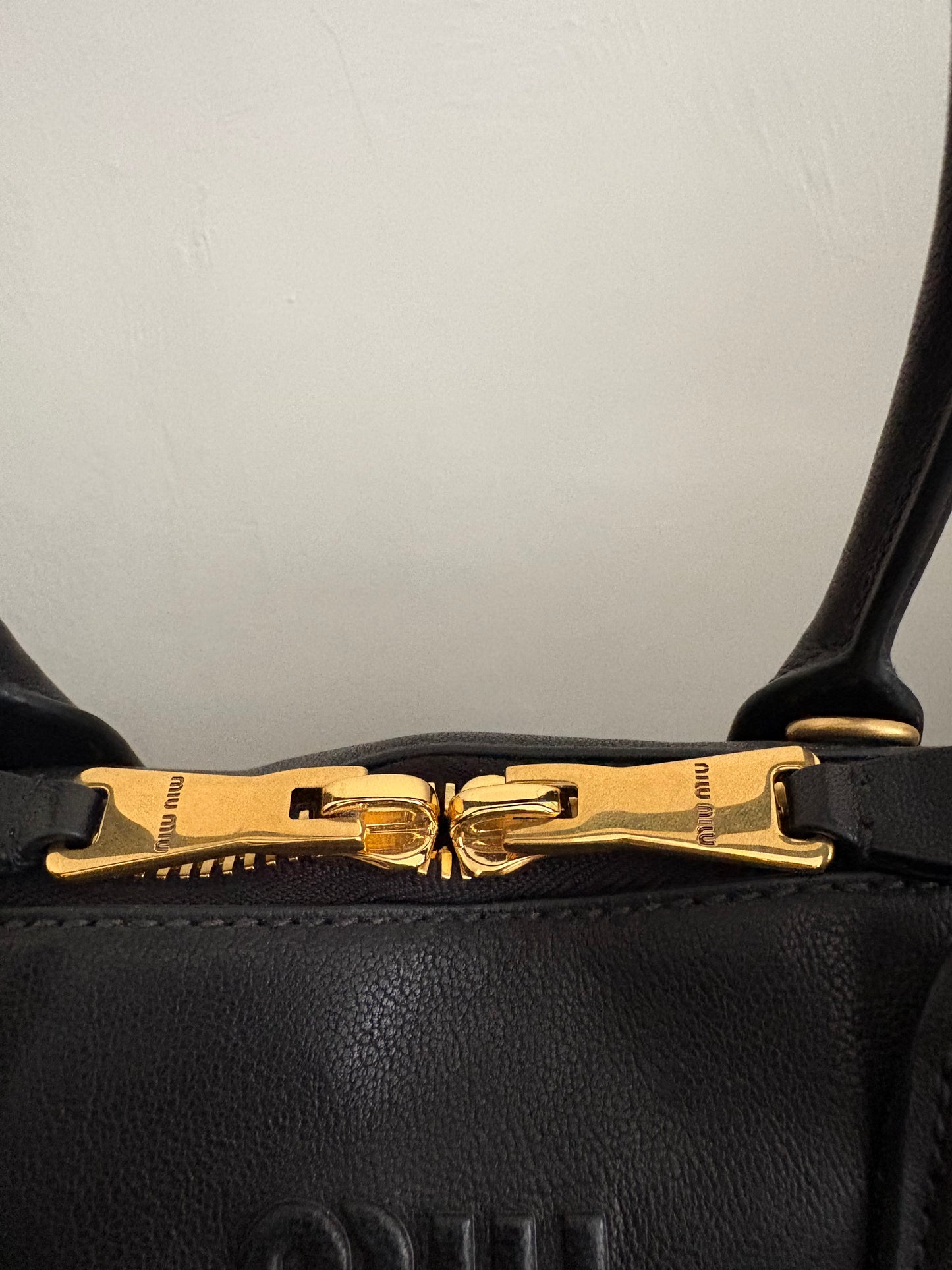 Miu Miu Aventure in pelle nera